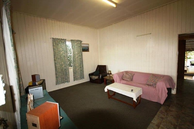 70 Stuart-Russell Street, MUNDUBBERA QLD 4626, Mundubbera - Thumbnail 2