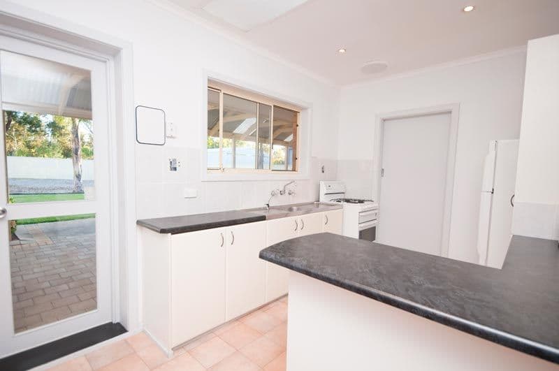 16 Conington Crescent, Morphett Vale SA 5162, Morphett Vale - Thumbnail 3