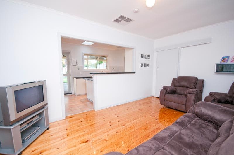 16 Conington Crescent, Morphett Vale SA 5162, Morphett Vale - Thumbnail 5