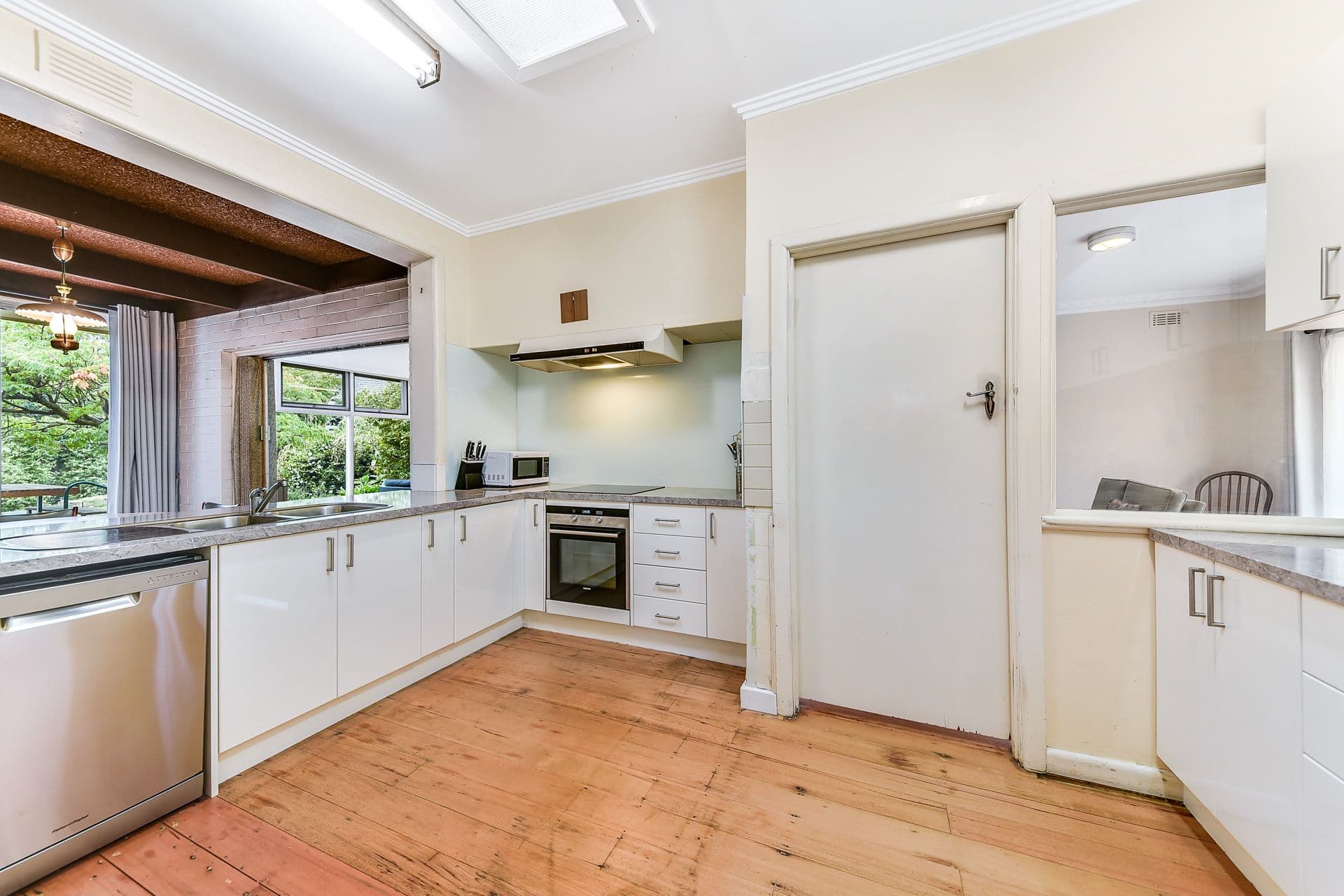 11 Winbourne Road, Mount Waverley VIC 3149, Mount Waverley - Thumbnail 7