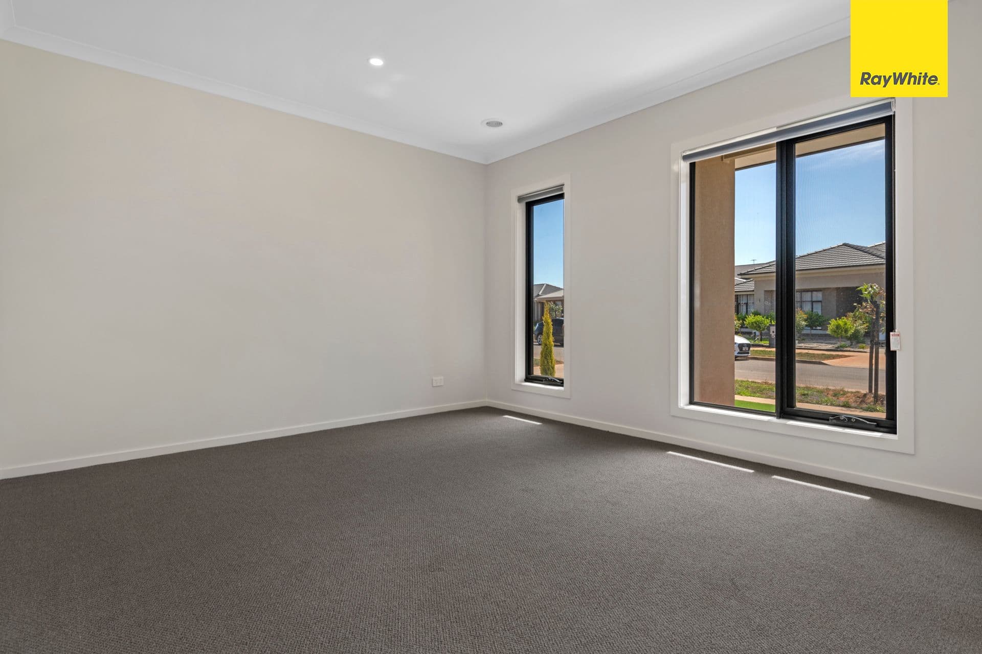 8 Shangrala Road, THORNHILL PARK VIC 3335, Thornhill Park - Thumbnail 2
