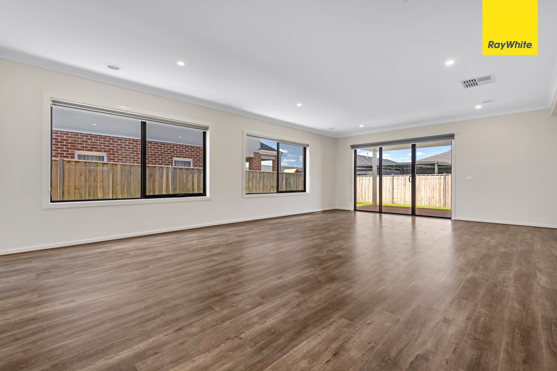 8 Shangrala Road, THORNHILL PARK VIC 3335, Thornhill Park - Thumbnail 4