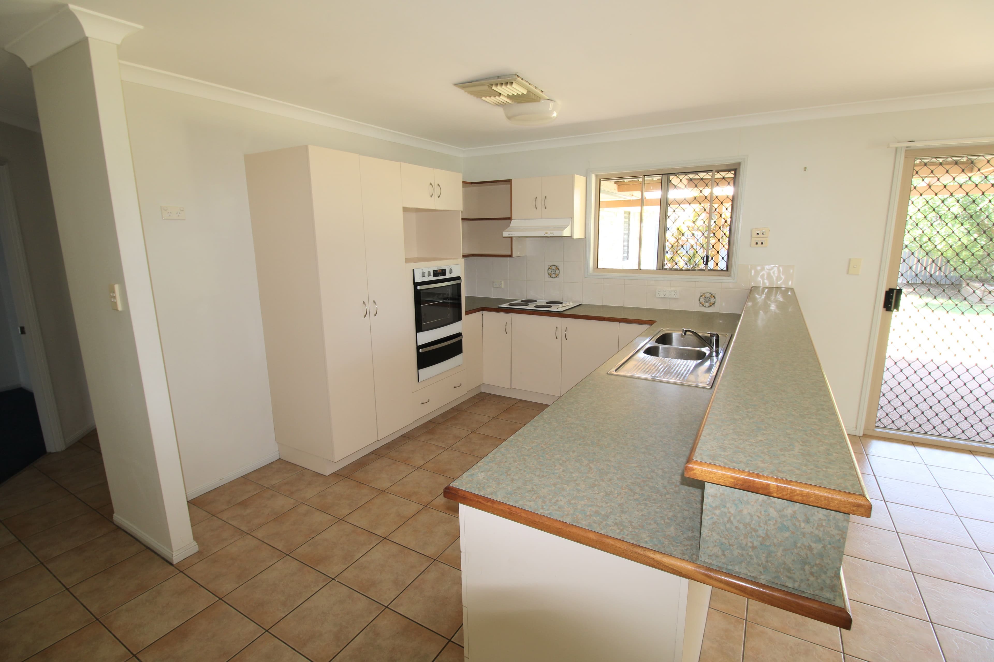 13 Whitchurch Road, Emerald QLD 4720, Emerald - Thumbnail 2