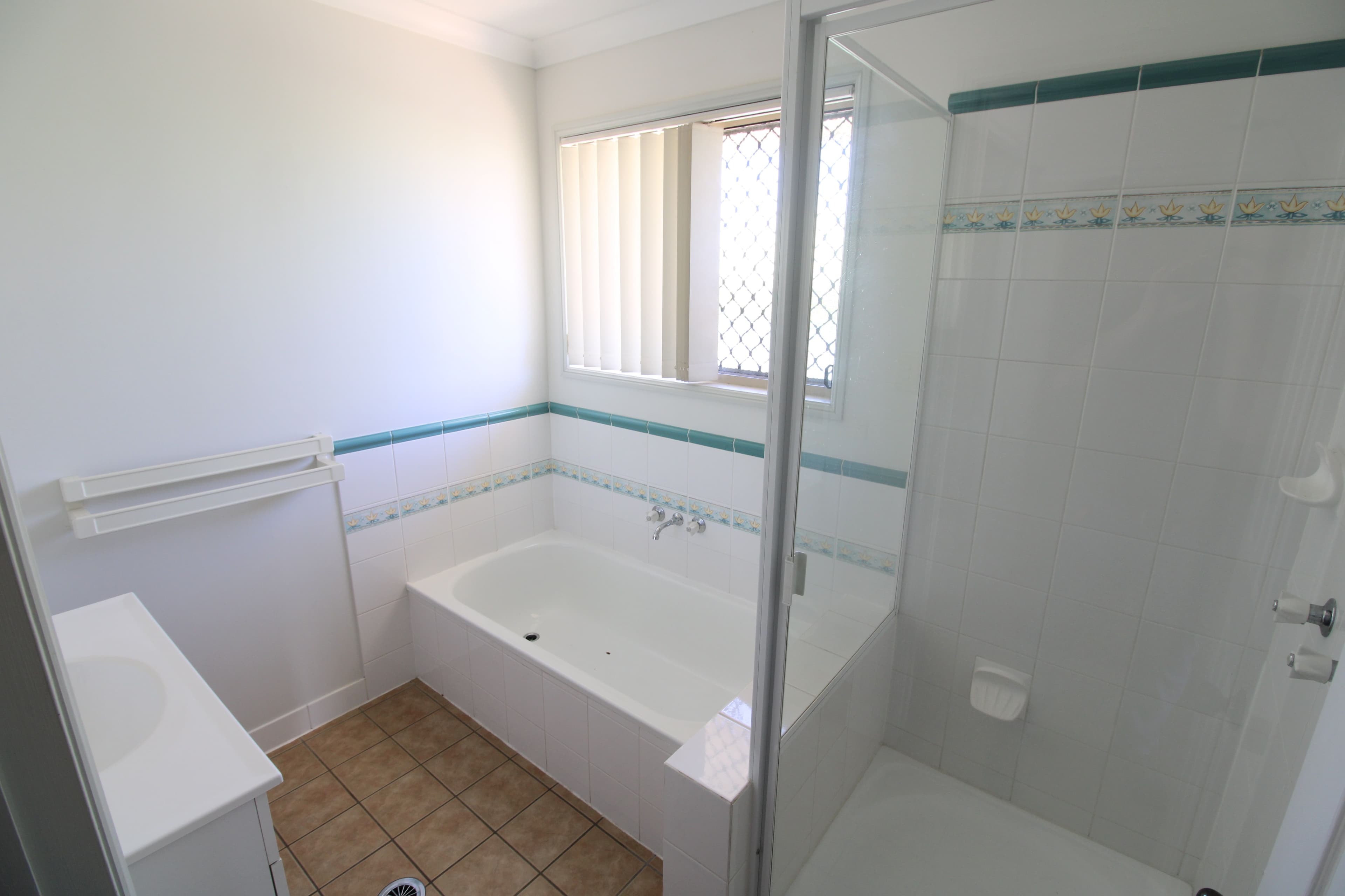 13 Whitchurch Road, Emerald QLD 4720, Emerald - Thumbnail 5