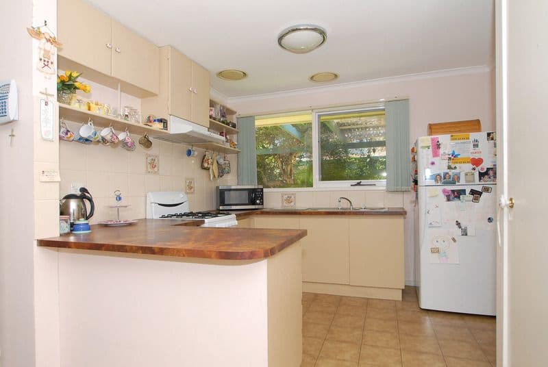 1 Emora Court, FRANKSTON VIC 3199, Frankston - Thumbnail 2