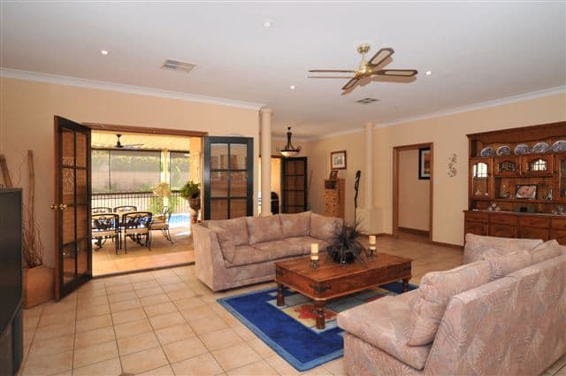 71 Crescent Road, Gympie, QLD, 4570, Gympie - Thumbnail 2