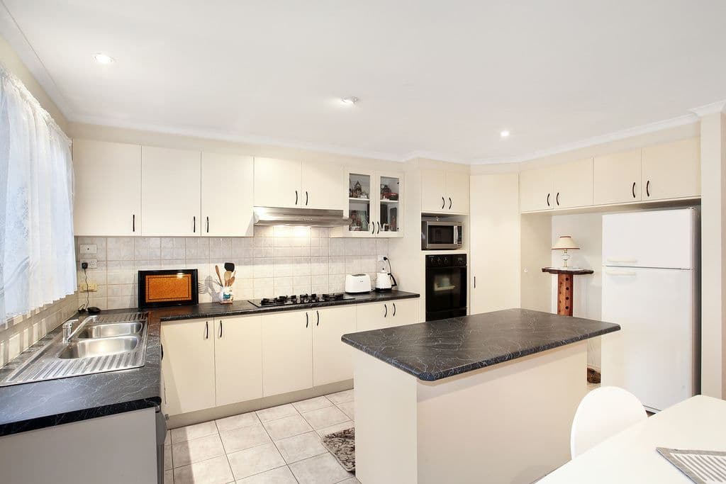 8 Parkview Crescent, HAMPTON EAST VIC 3188, Hampton East - Thumbnail 4
