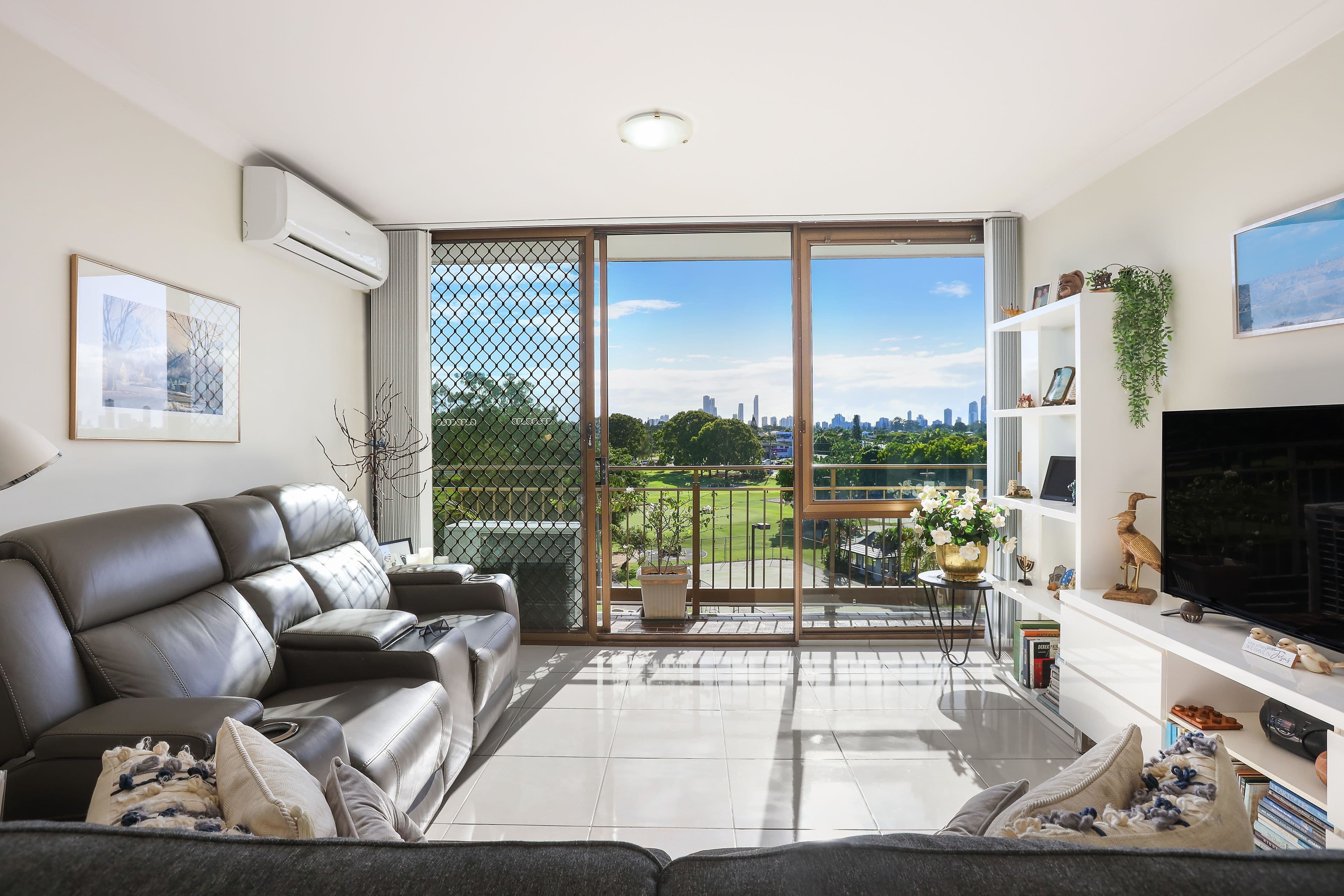 11 Fairway Drive, Clear Island Waters QLD 4226, Clear Island Waters - Thumbnail 4