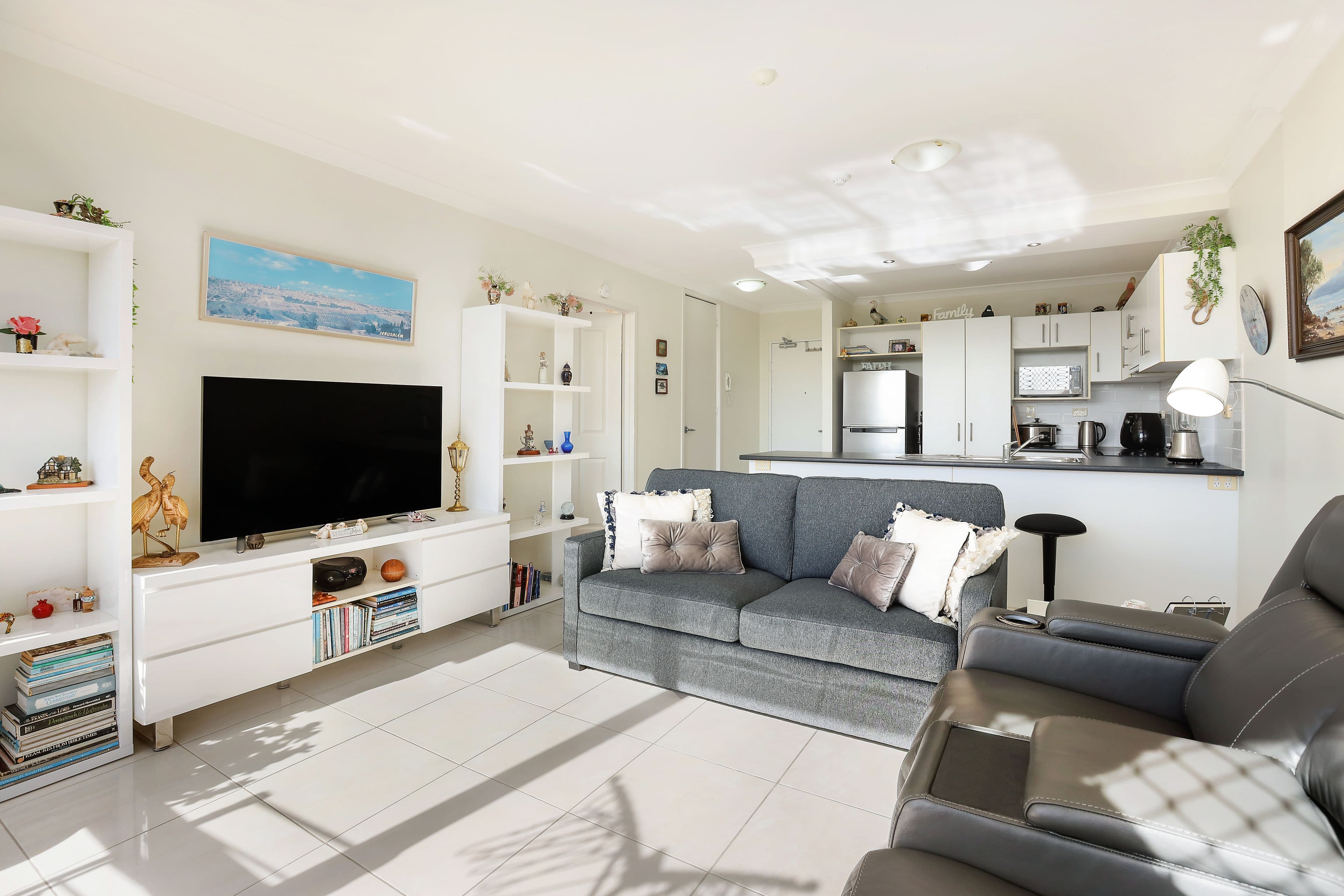 11 Fairway Drive, Clear Island Waters QLD 4226, Clear Island Waters - Thumbnail 7