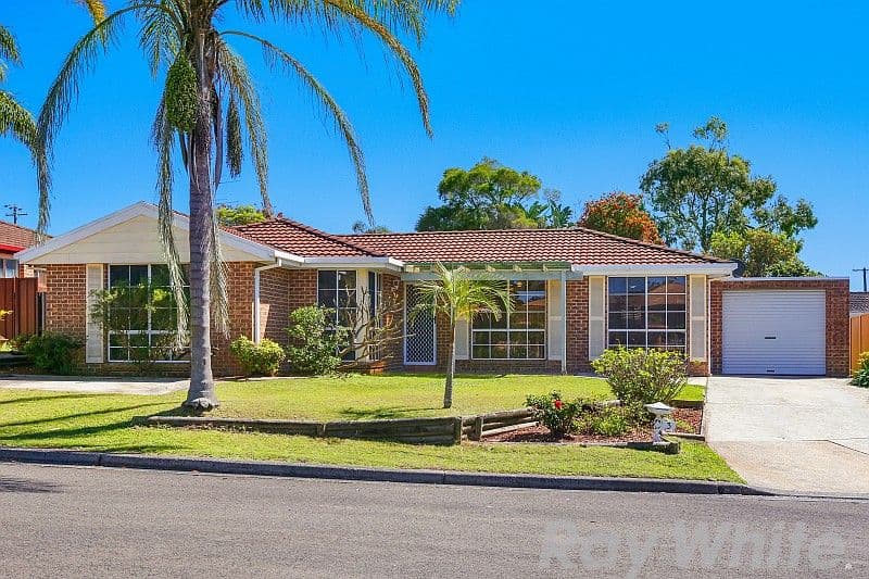 3 Emma Close, Lake Haven - Image 1