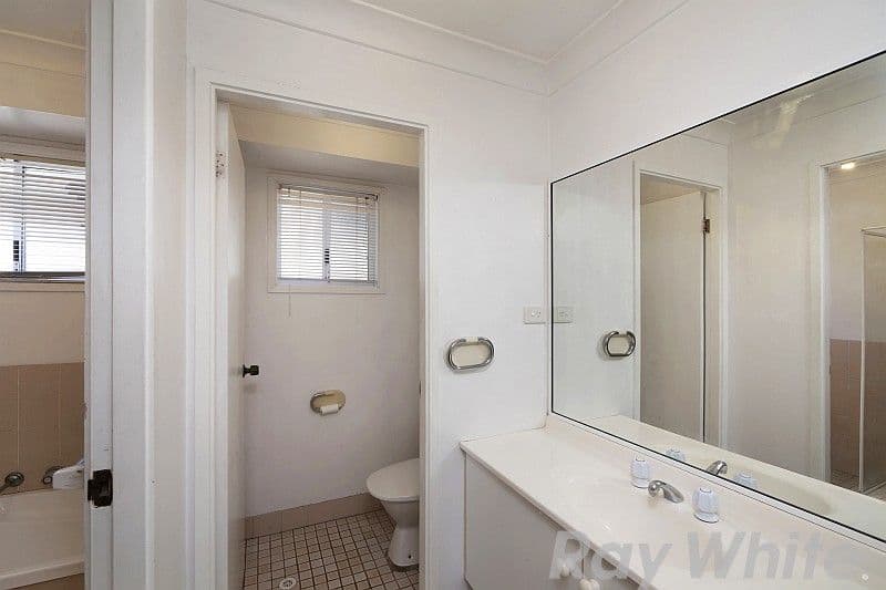 3 Emma Close, Lake Haven - Thumbnail 5