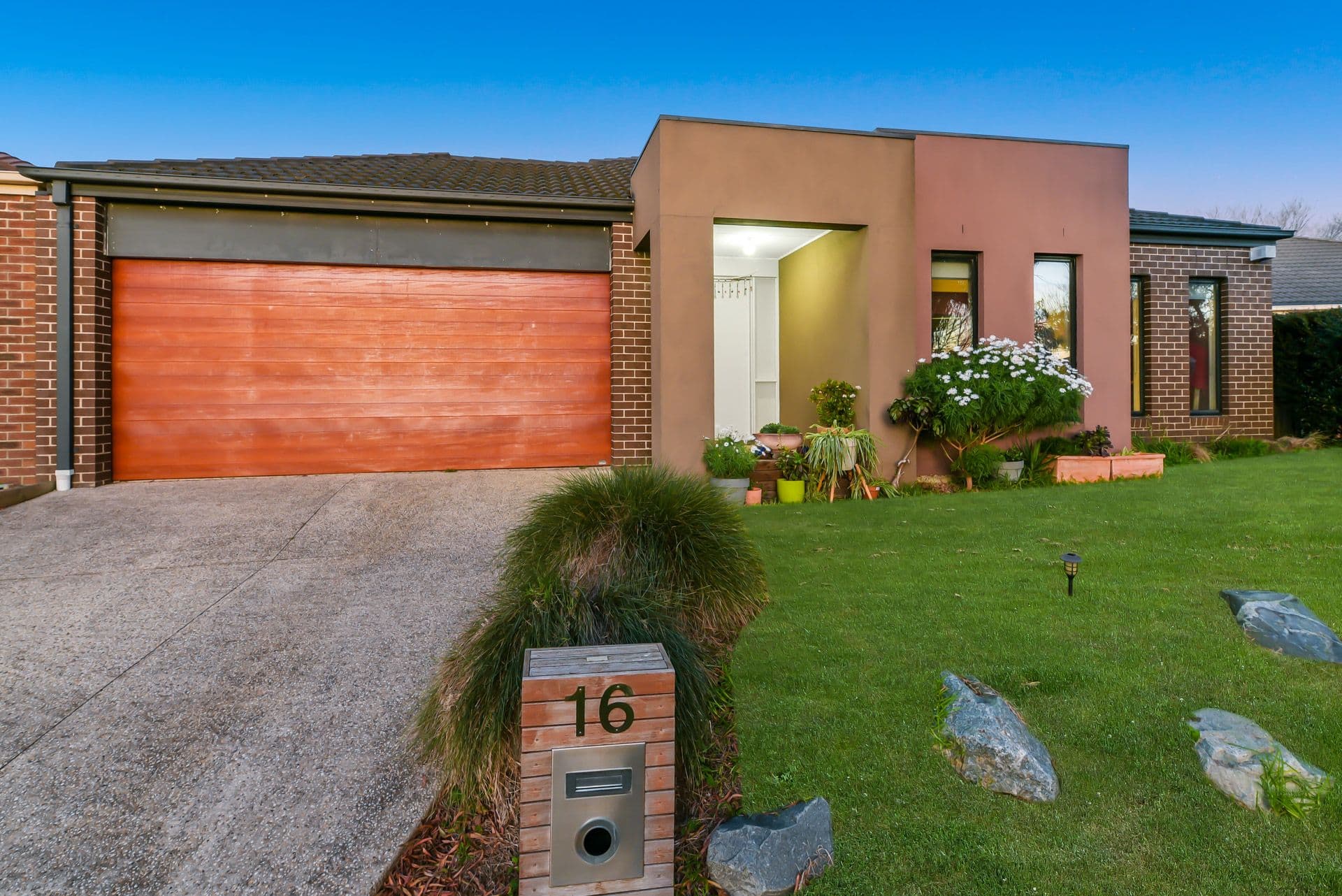 16 Emmett Avenue, Berwick VIC 3806, Berwick - Thumbnail 2