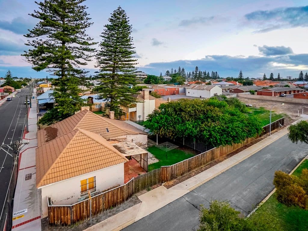 32 Gregory Street, Geraldton WA 6530, Geraldton - Thumbnail 2