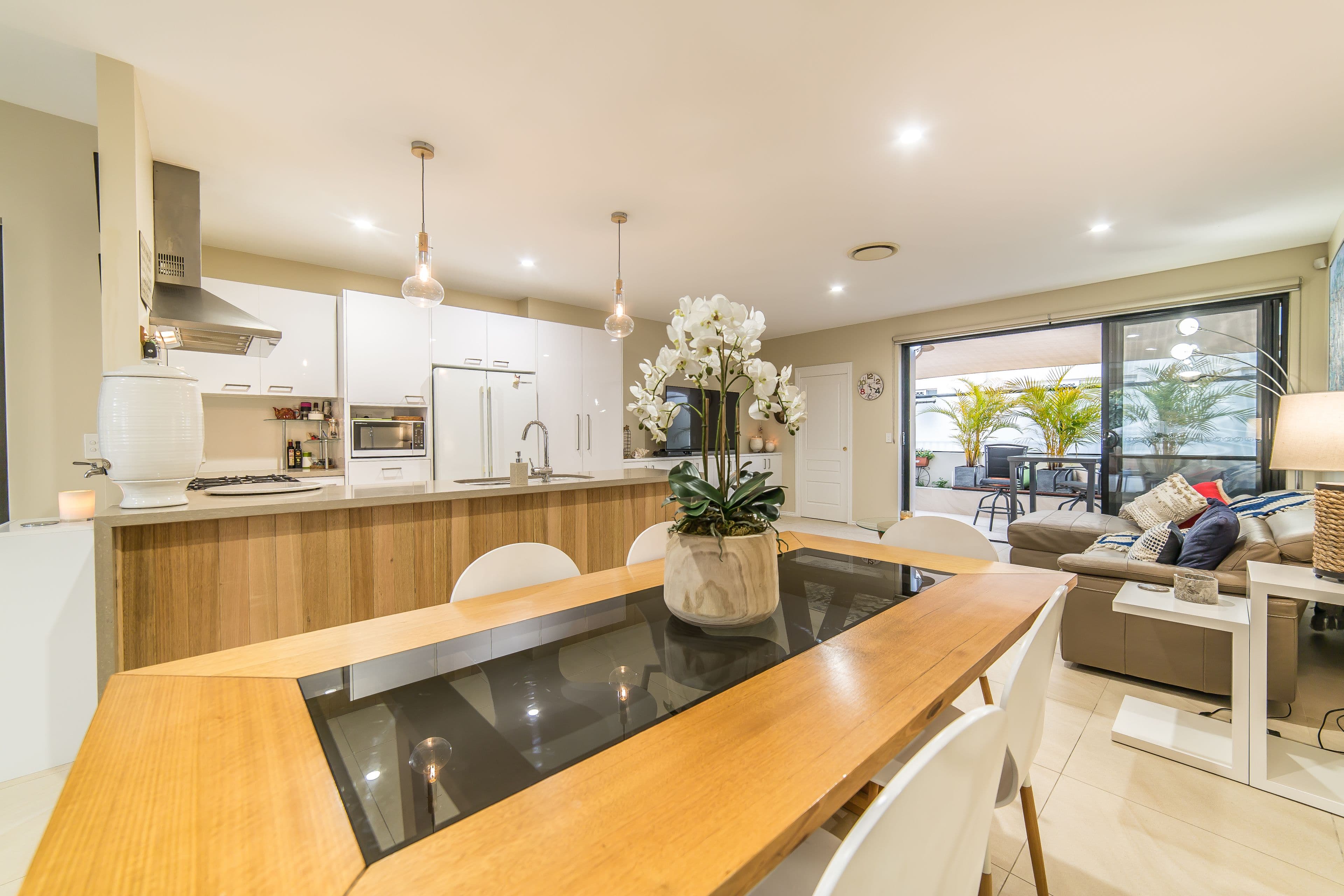 214 Stanhill Drive, CHEVRON ISLAND QLD 4217, Chevron Island - Thumbnail 4