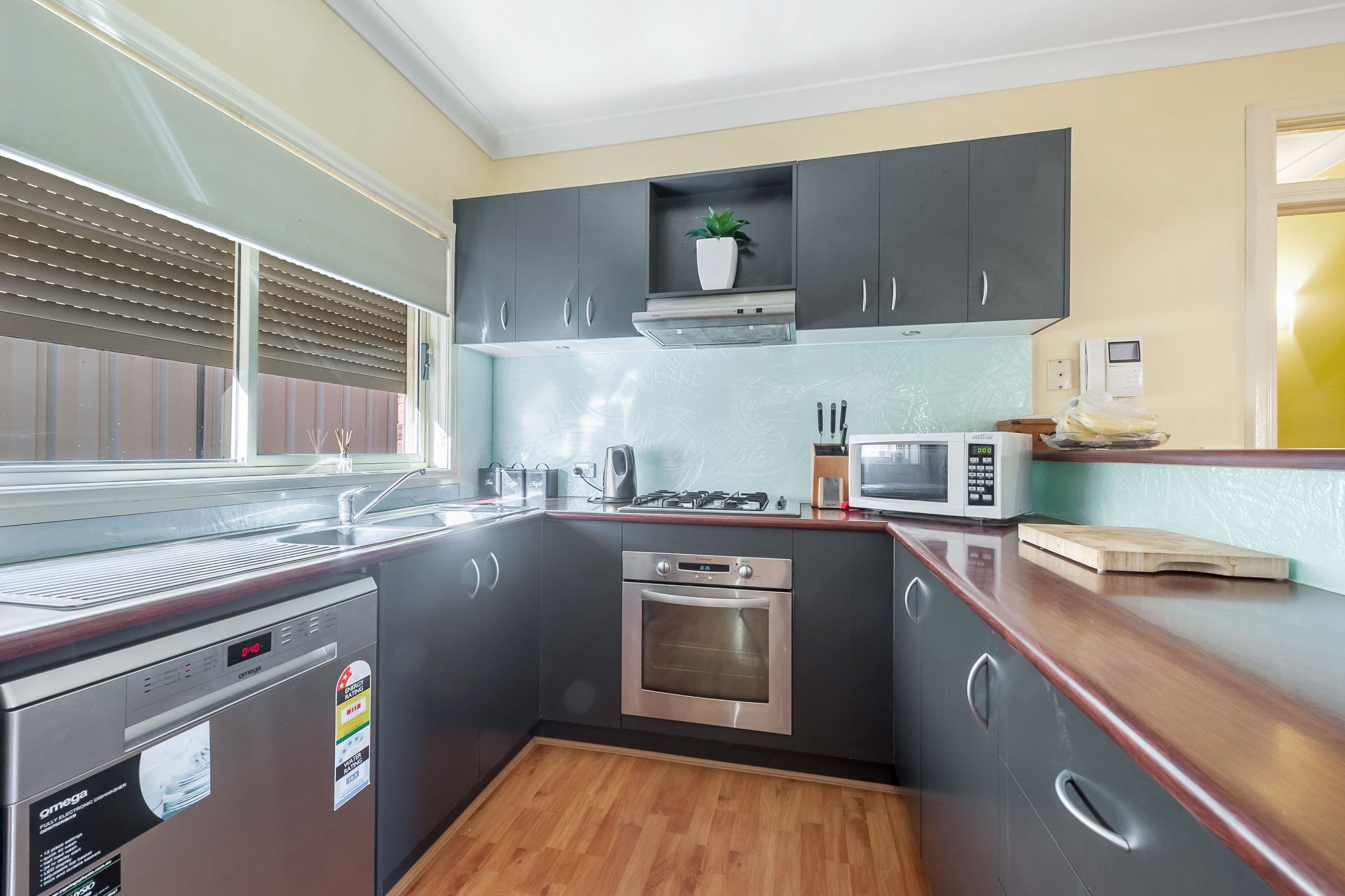 19 Parkin Avenue, Caroline Springs VIC 3023, Caroline Springs - Thumbnail 5