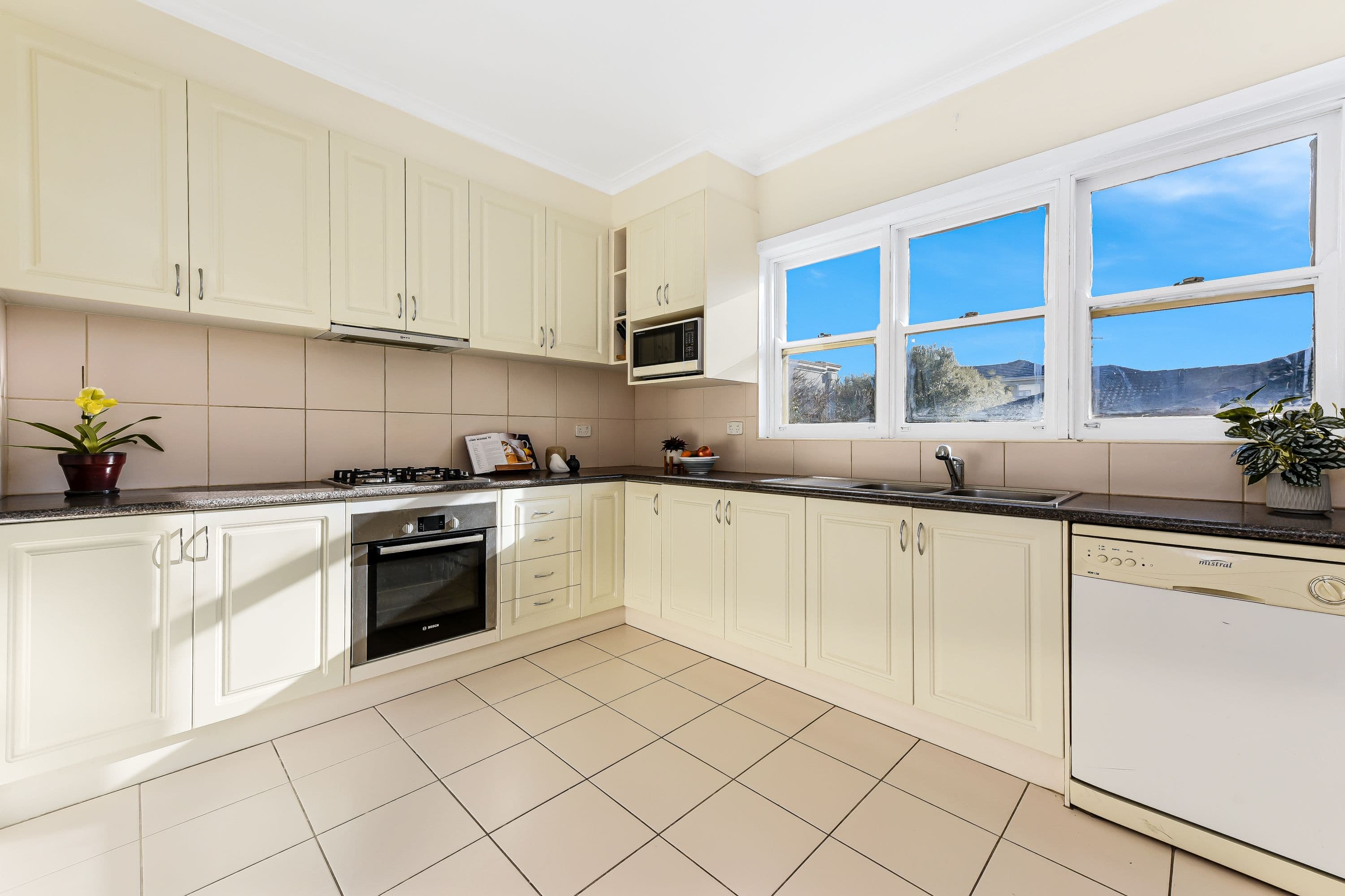 13 Ian Grove, Mount Waverley VIC 3149, Mount Waverley - Thumbnail 5