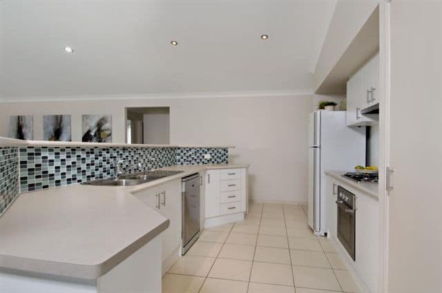 2 Penneshaw Crescent, ORMEAU QLD 4208, Ormeau - Thumbnail 3