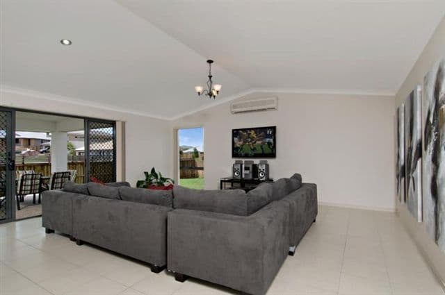 2 Penneshaw Crescent, ORMEAU QLD 4208, Ormeau - Thumbnail 4