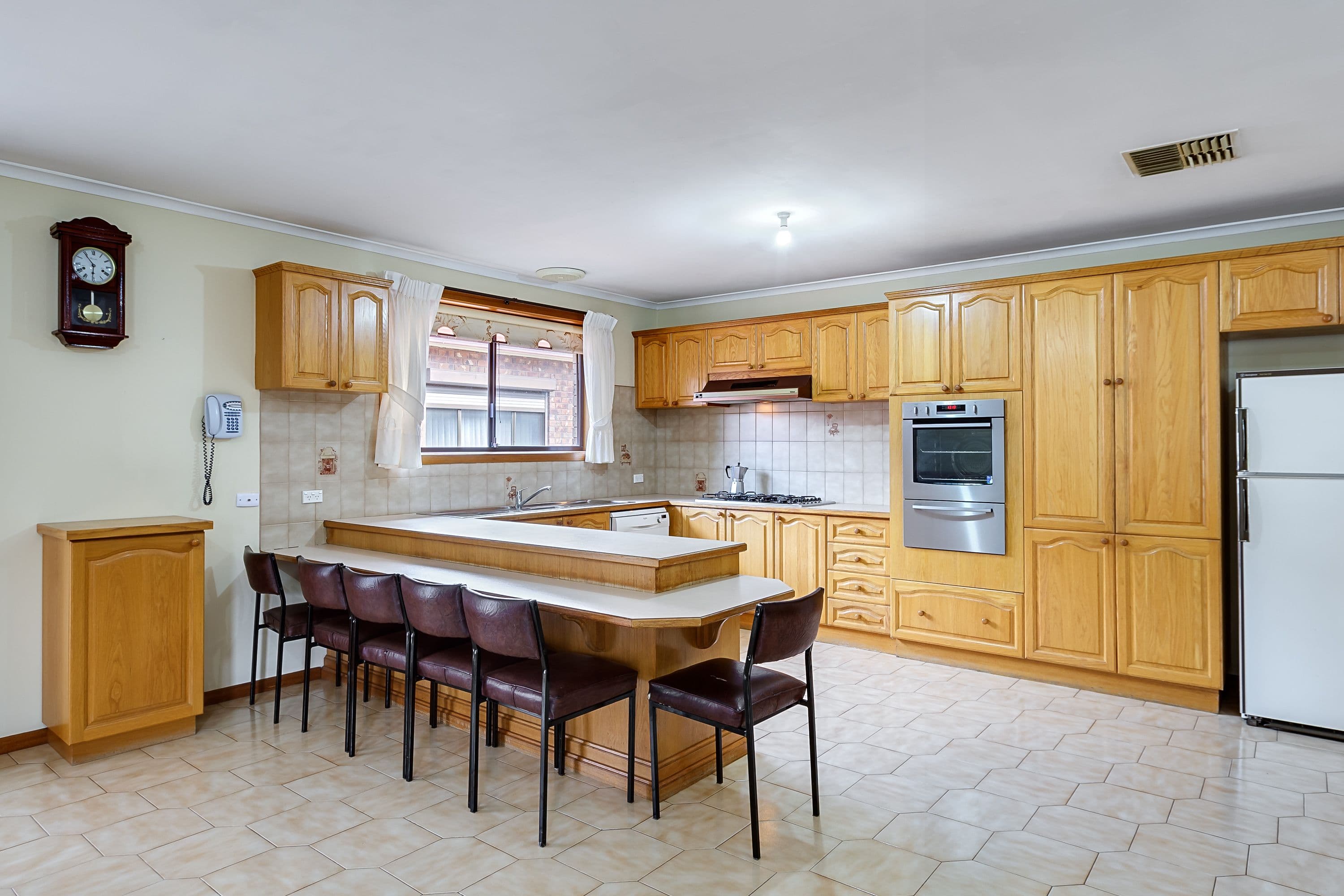 18 Cunningham Drive, Mill Park VIC 3082, Mill Park - Thumbnail 2