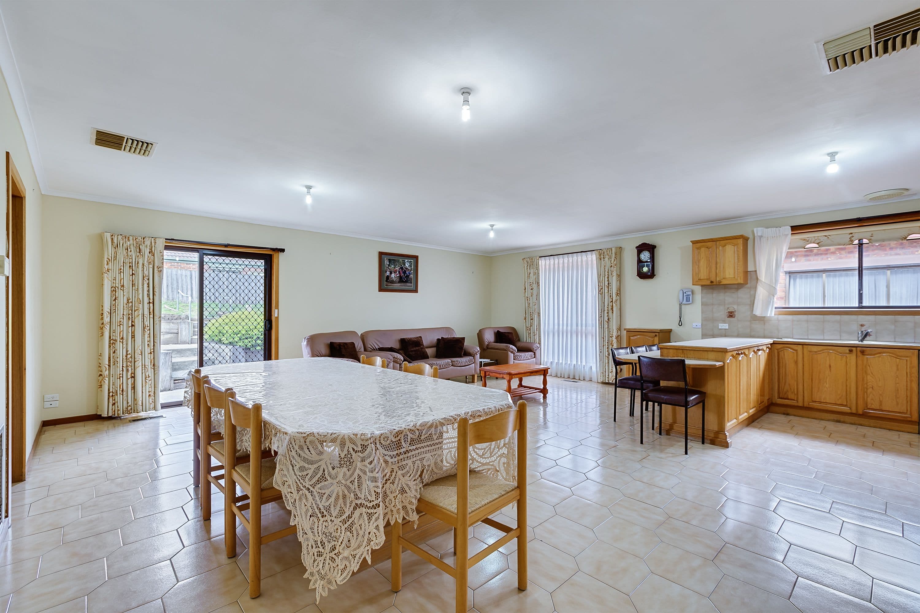 18 Cunningham Drive, Mill Park VIC 3082, Mill Park - Thumbnail 3