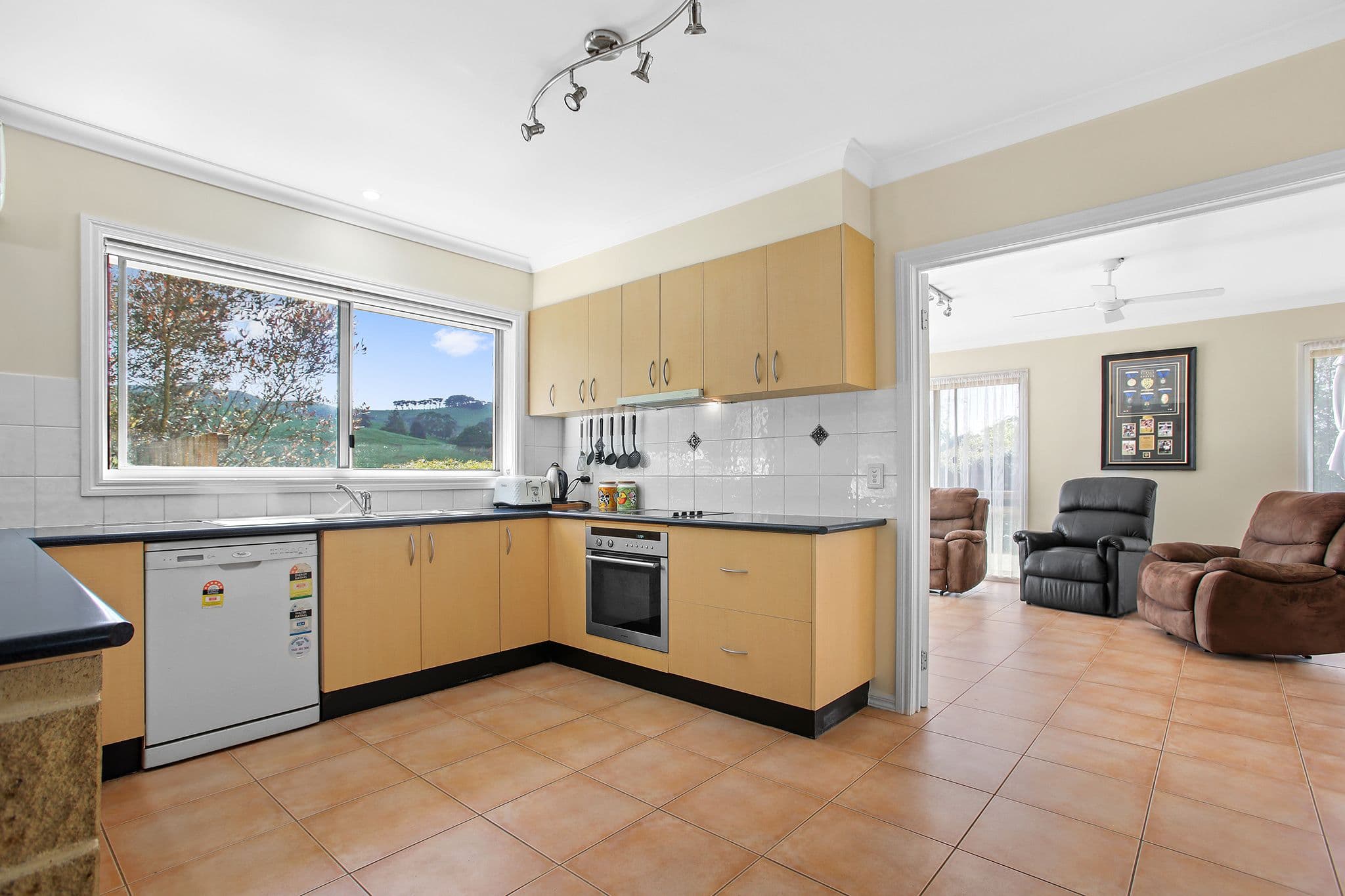68 Stuart Street, Korumburra VIC 3950, Korumburra - Thumbnail 2