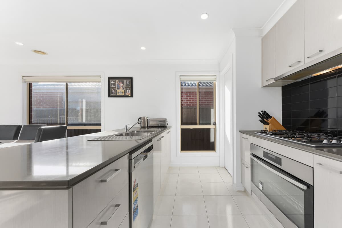 19 Marrone Boulevard, Cranbourne East VIC 3977, Cranbourne East - Thumbnail 2