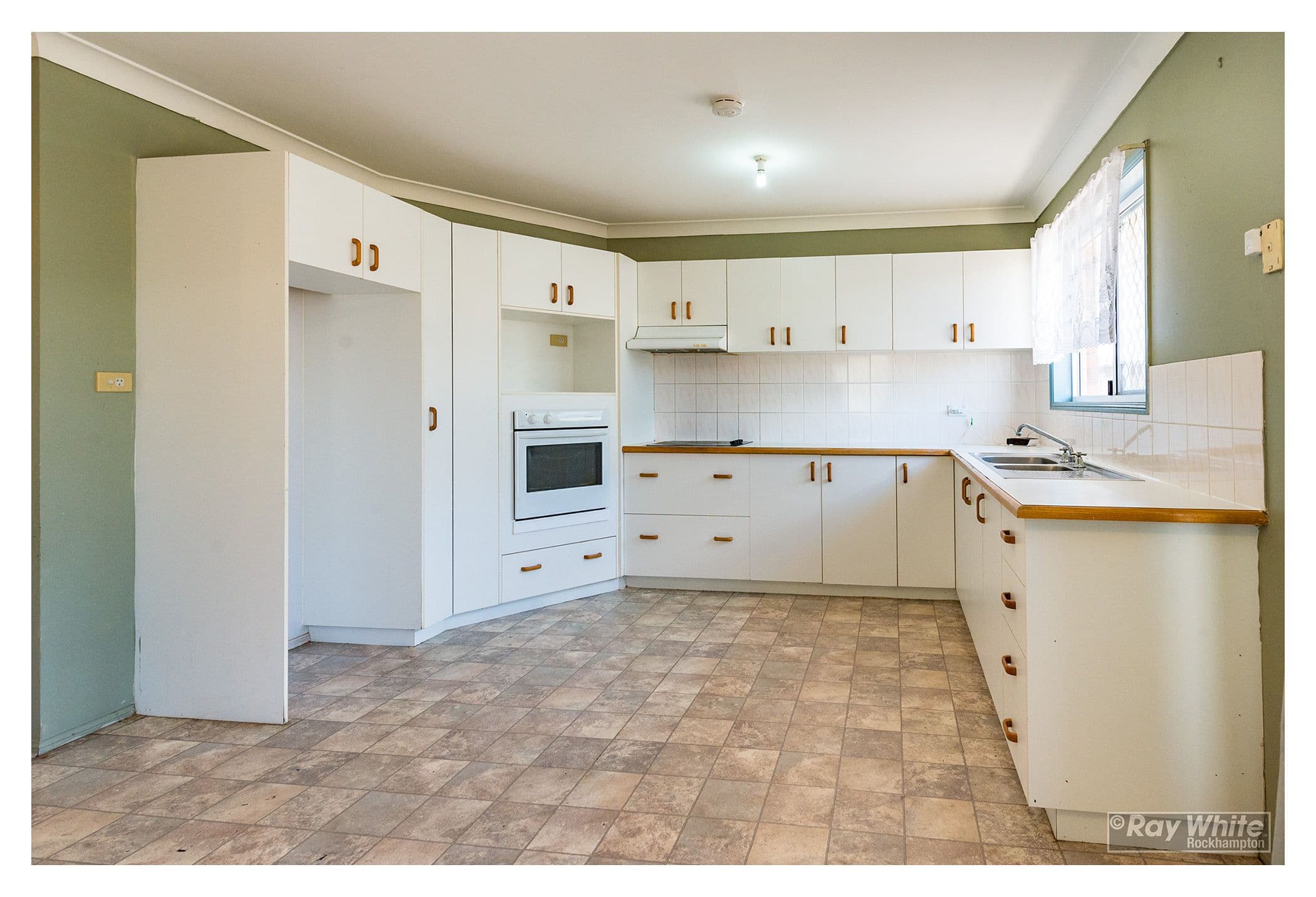 16 Price Avenue, Kawana QLD 4701, Kawana - Thumbnail 5