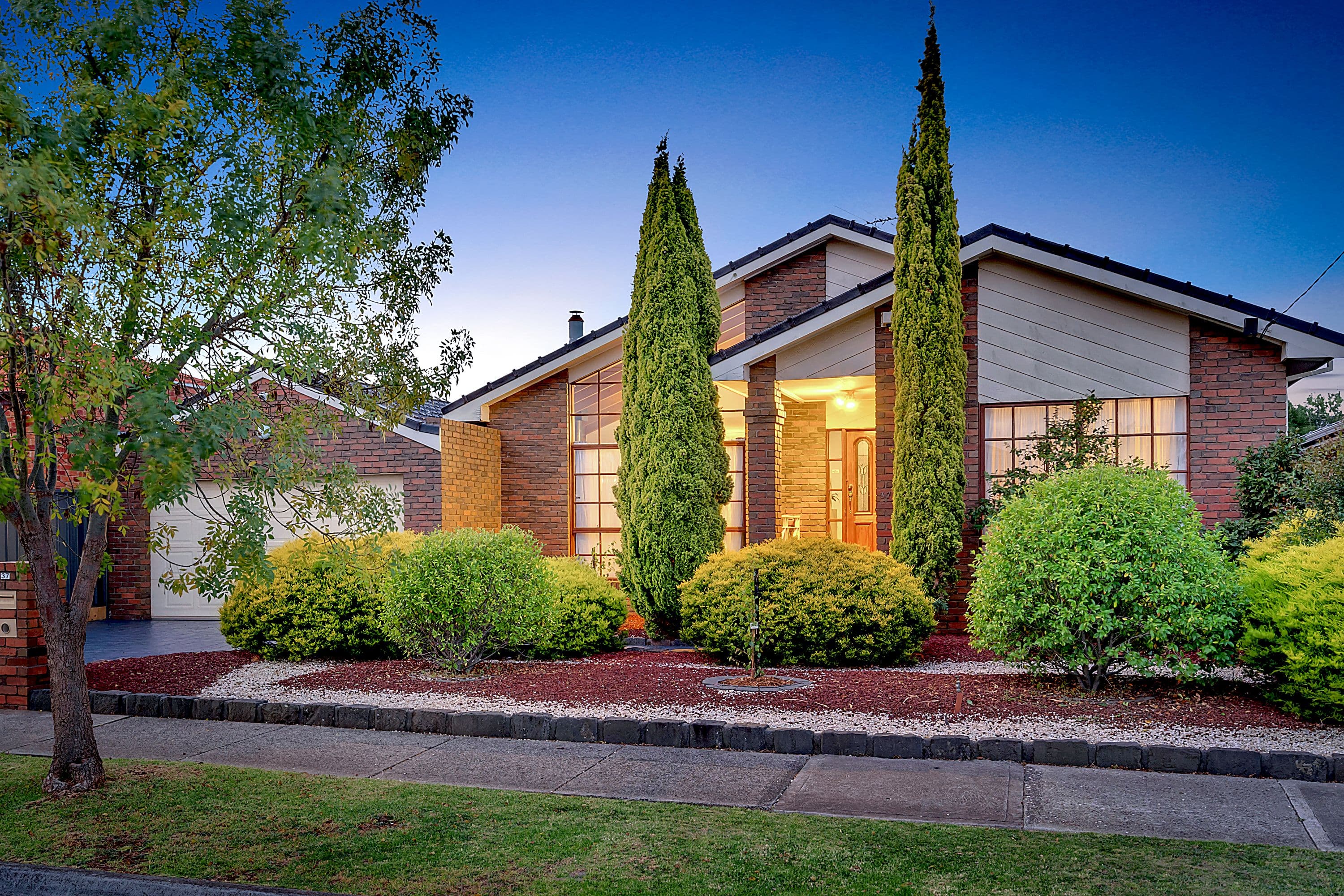 37 Amesbury Avenue, Craigieburn VIC 3064, Craigieburn - Image 1