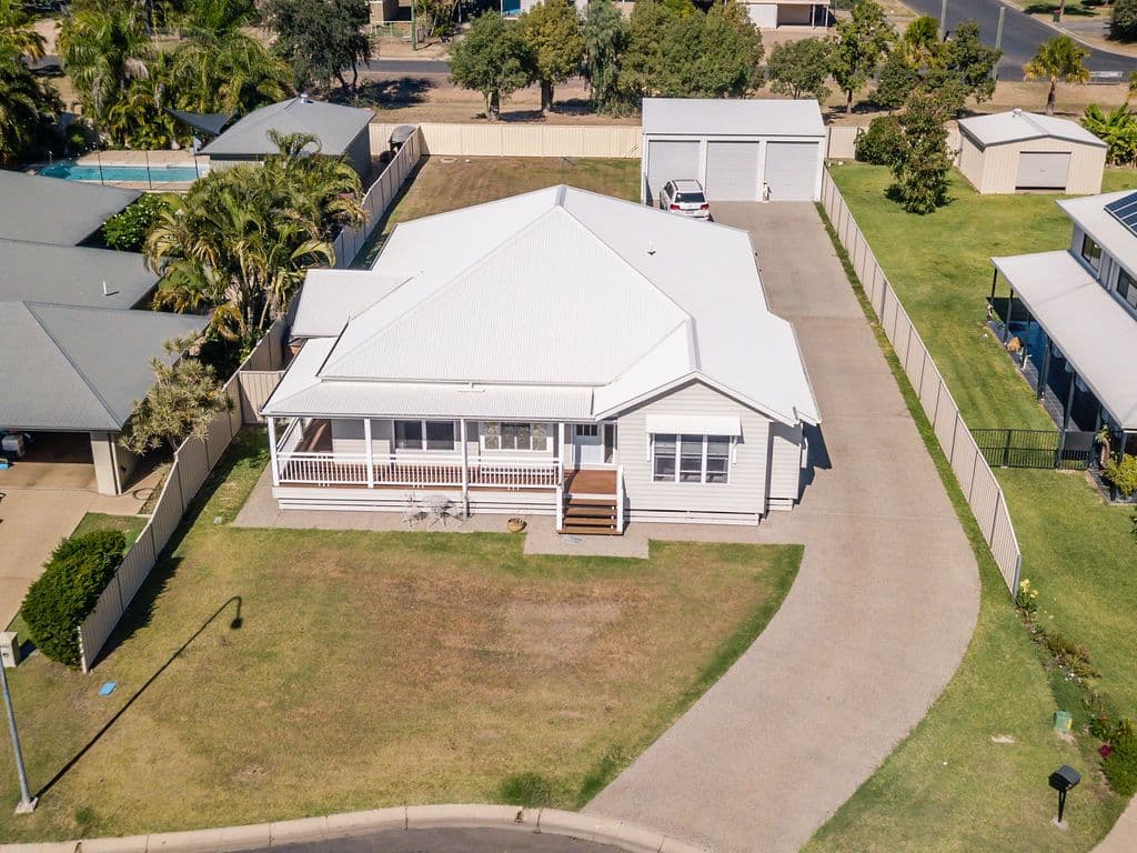 29 Carrington Place, Emerald QLD 4720, Emerald - Thumbnail 2