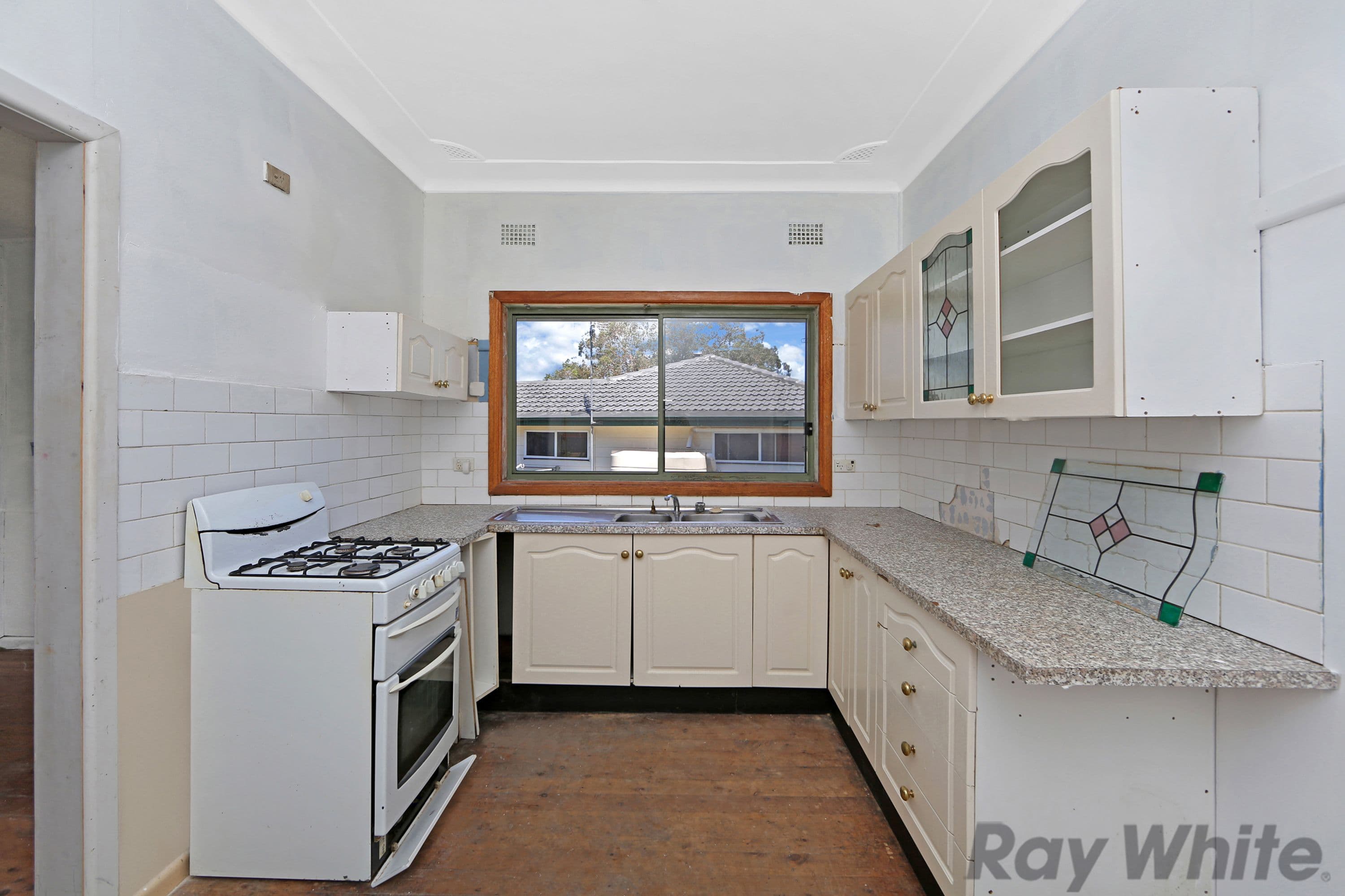 11 Kawana Avenue, Blue Haven - Thumbnail 2