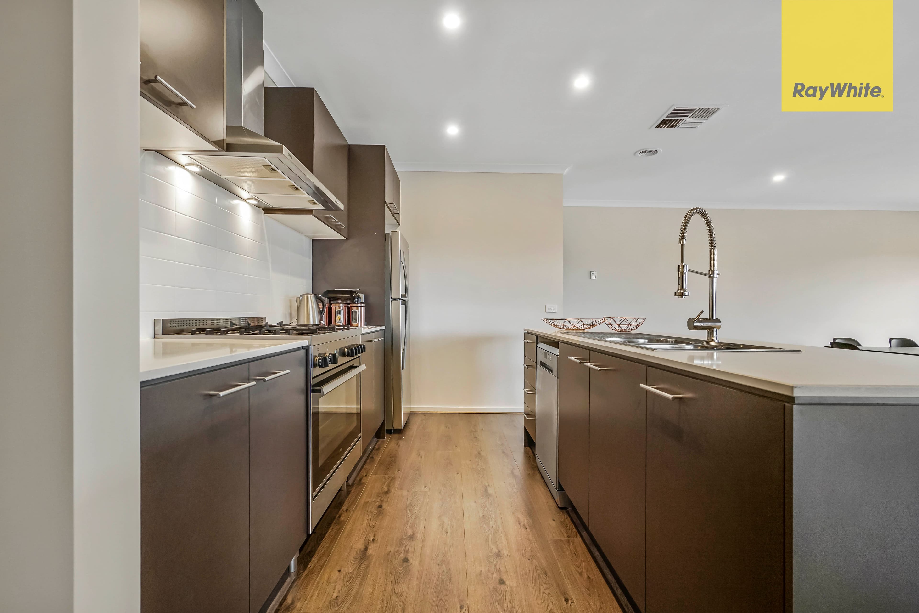 35 Jade Crescent, Melton South VIC 3338, Melton South - Thumbnail 3
