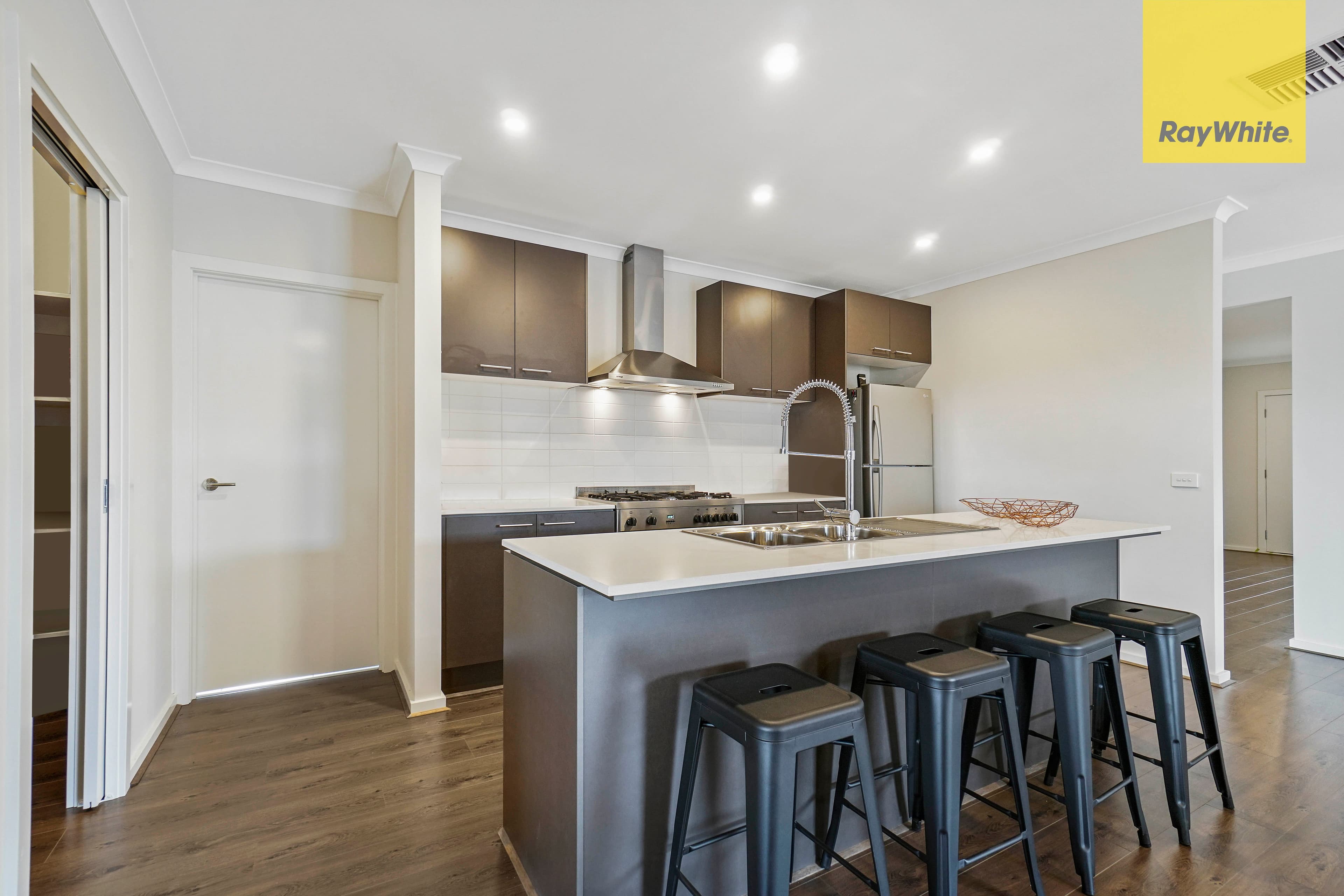 35 Jade Crescent, Melton South VIC 3338, Melton South - Thumbnail 4