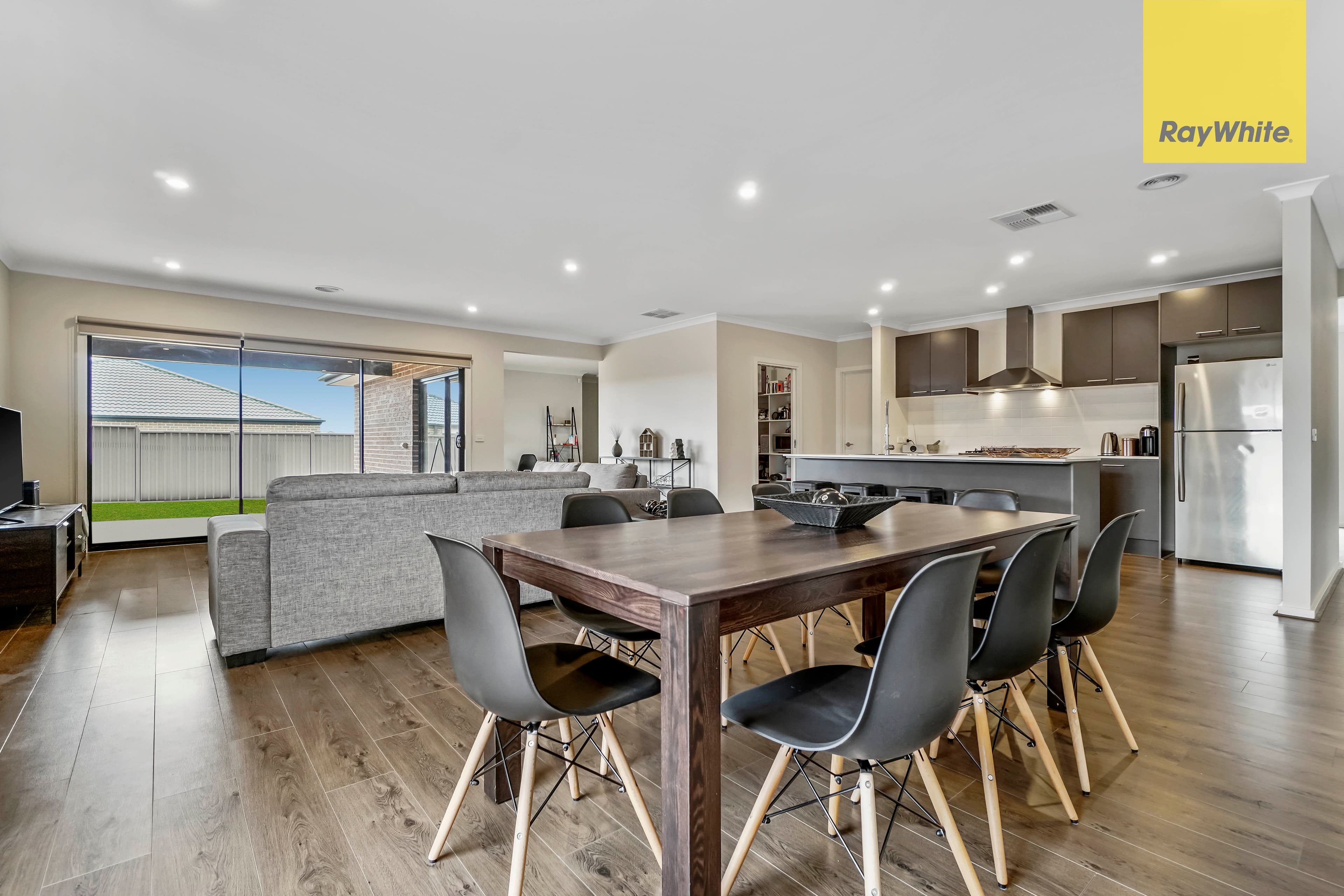 35 Jade Crescent, Melton South VIC 3338, Melton South - Thumbnail 5