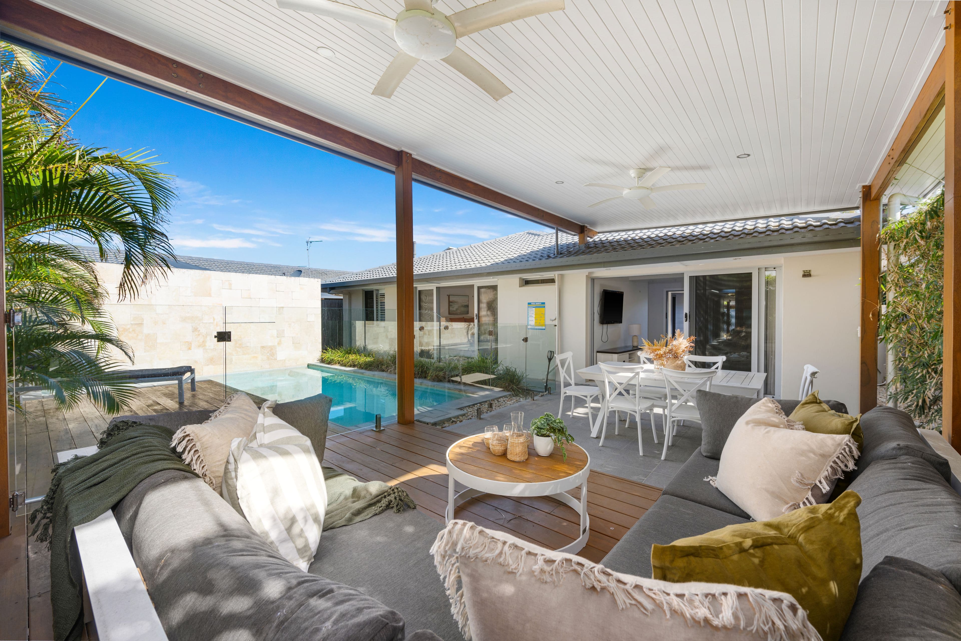 17 Scoter Avenue, Paradise Point QLD 4216, Paradise Point - Thumbnail 3