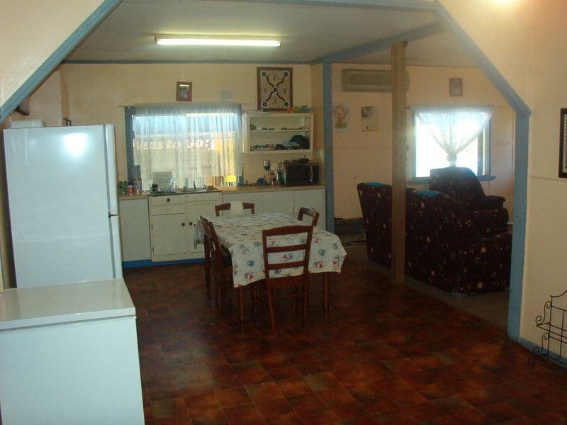 6 Edward Street, CHARLEVILLE QLD 4470, Charleville - Thumbnail 2