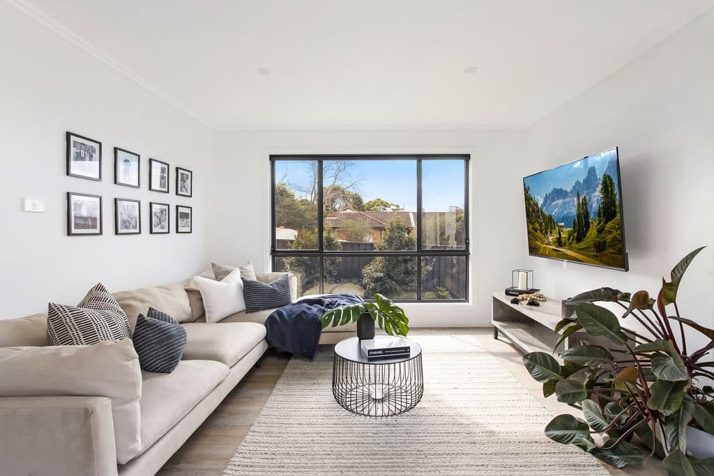 8/6 Heaslip Street, Coniston - Image 1
