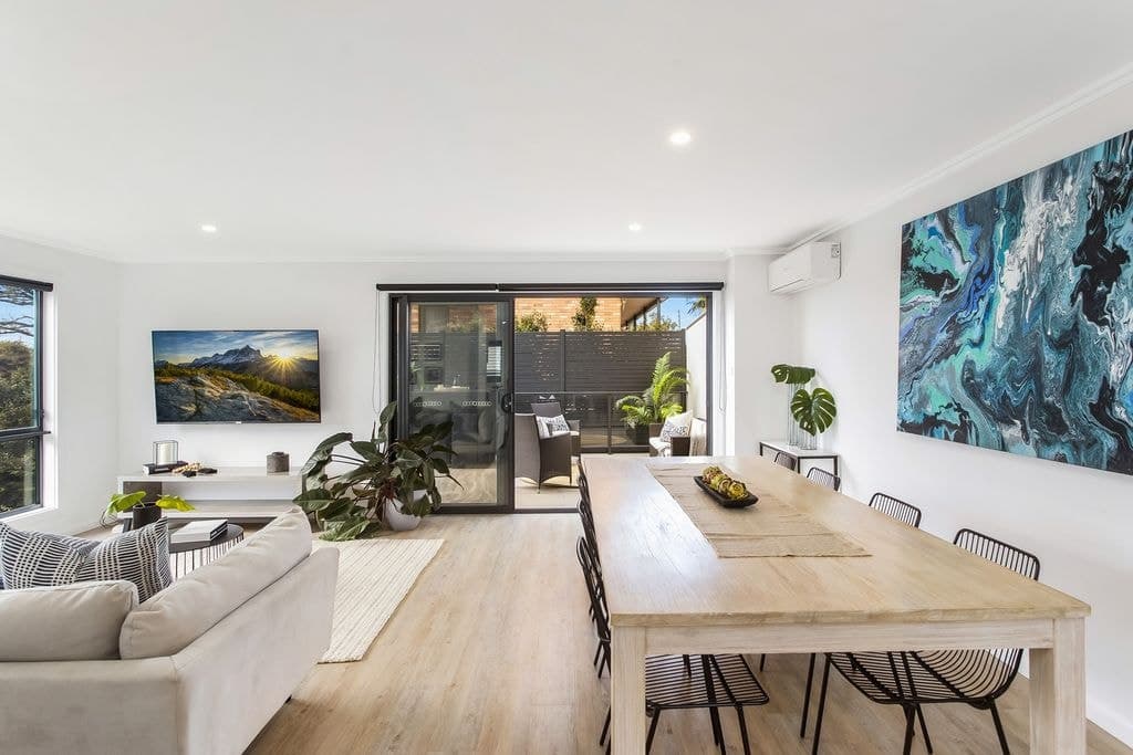 8/6 Heaslip Street, Coniston - Thumbnail 2