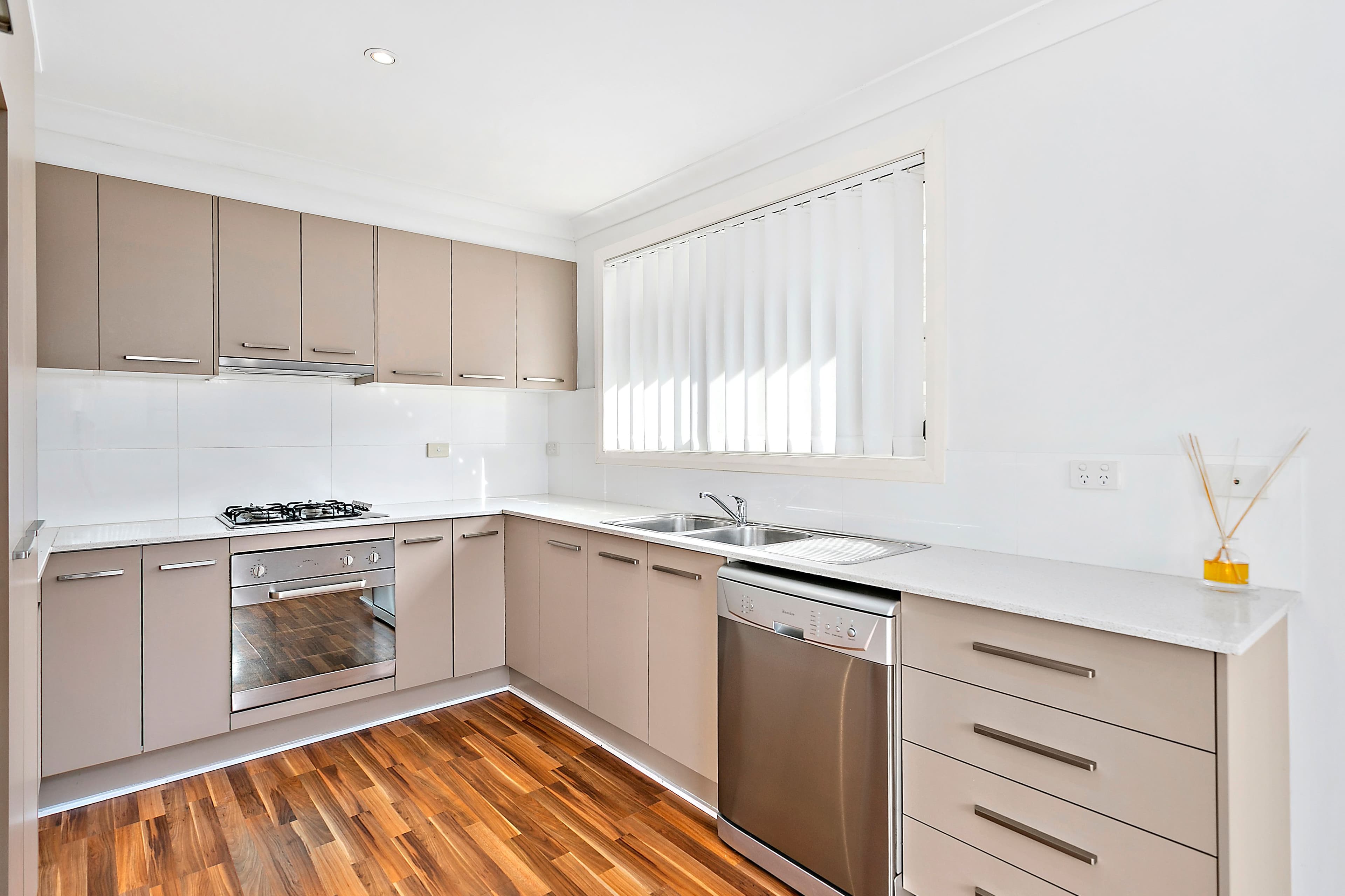 36 Wentworth Street, Oak Flats - Thumbnail 2