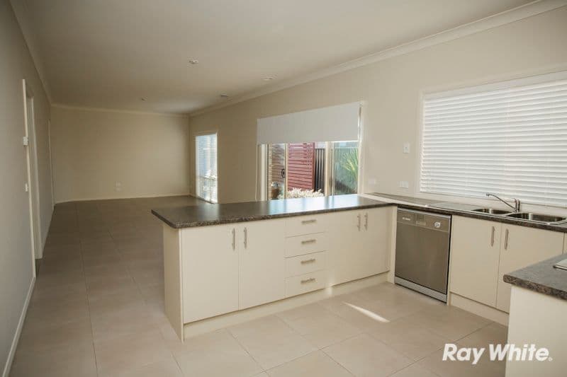 34 Everly Circuit, PAKENHAM VIC 3810, Pakenham - Thumbnail 5