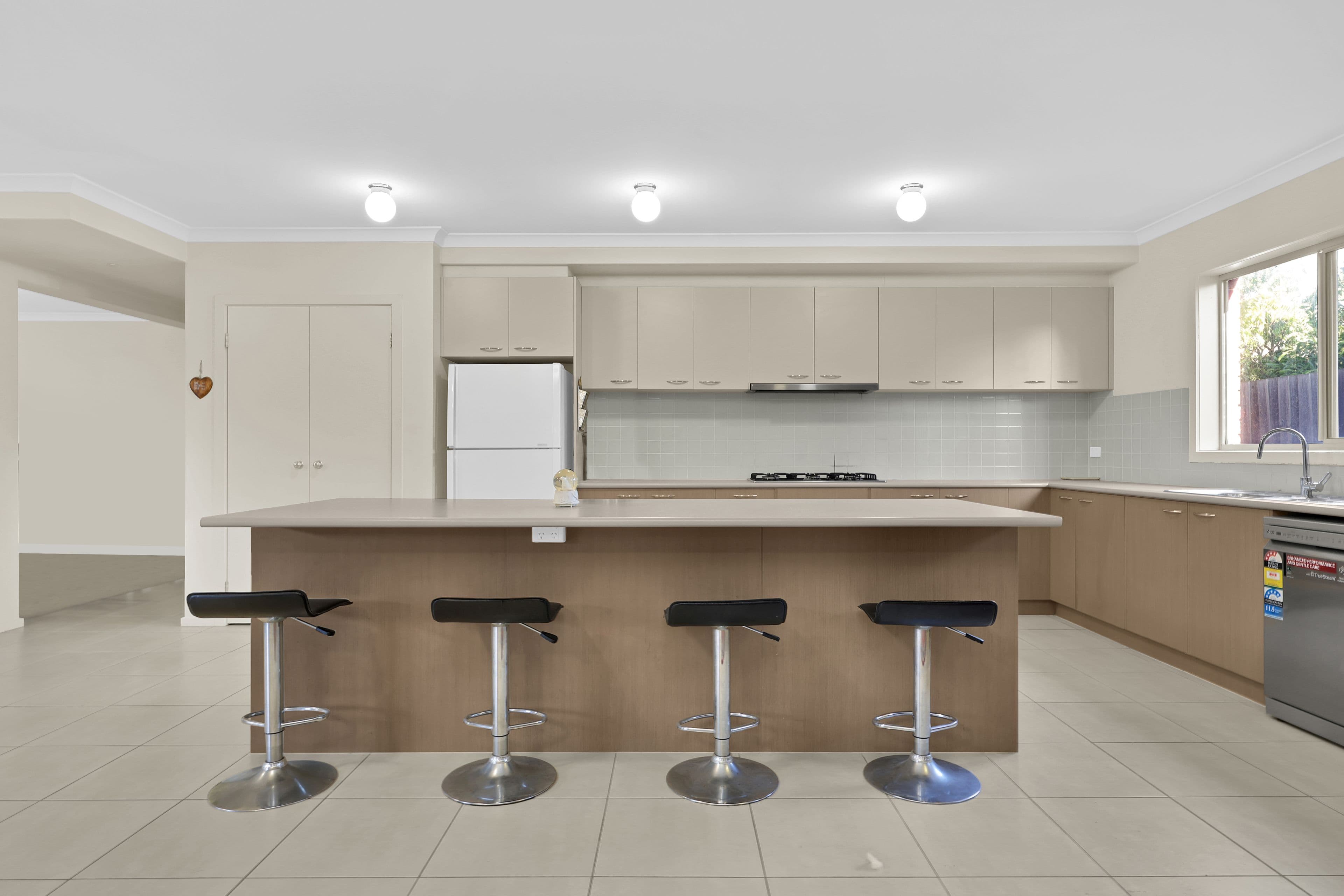 7 Brunswick Drive, Epping VIC 3076, Epping - Thumbnail 2