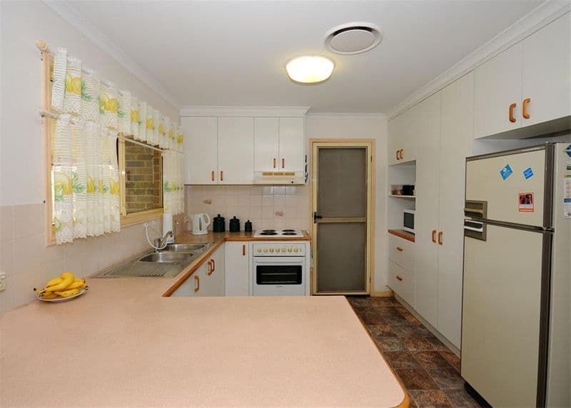 43 Bowerbird Avenue, ELI WATERS QLD 4655, Eli Waters - Thumbnail 7