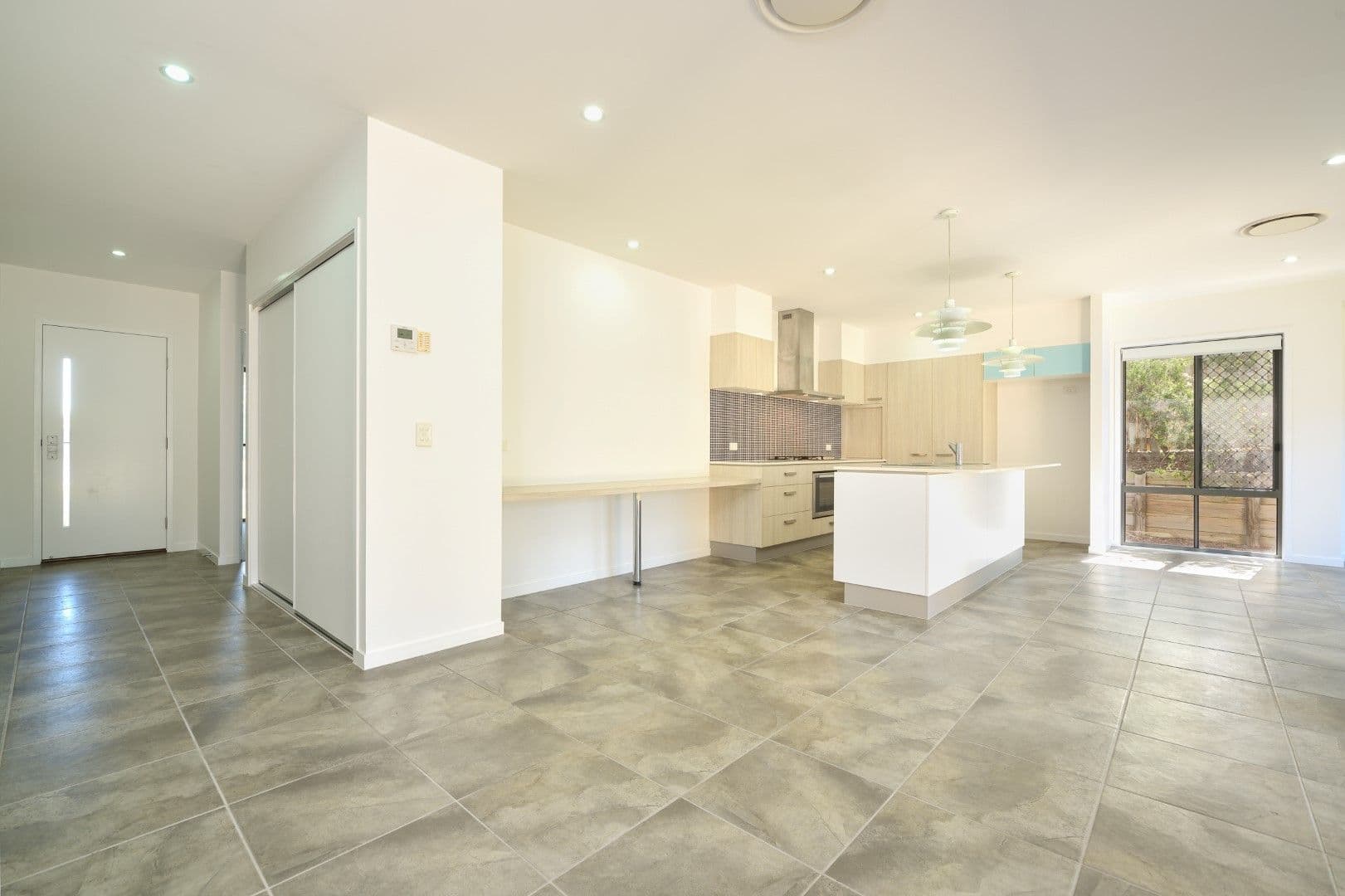 8 Florey Place, Kirkwood QLD 4680, Kirkwood - Thumbnail 2