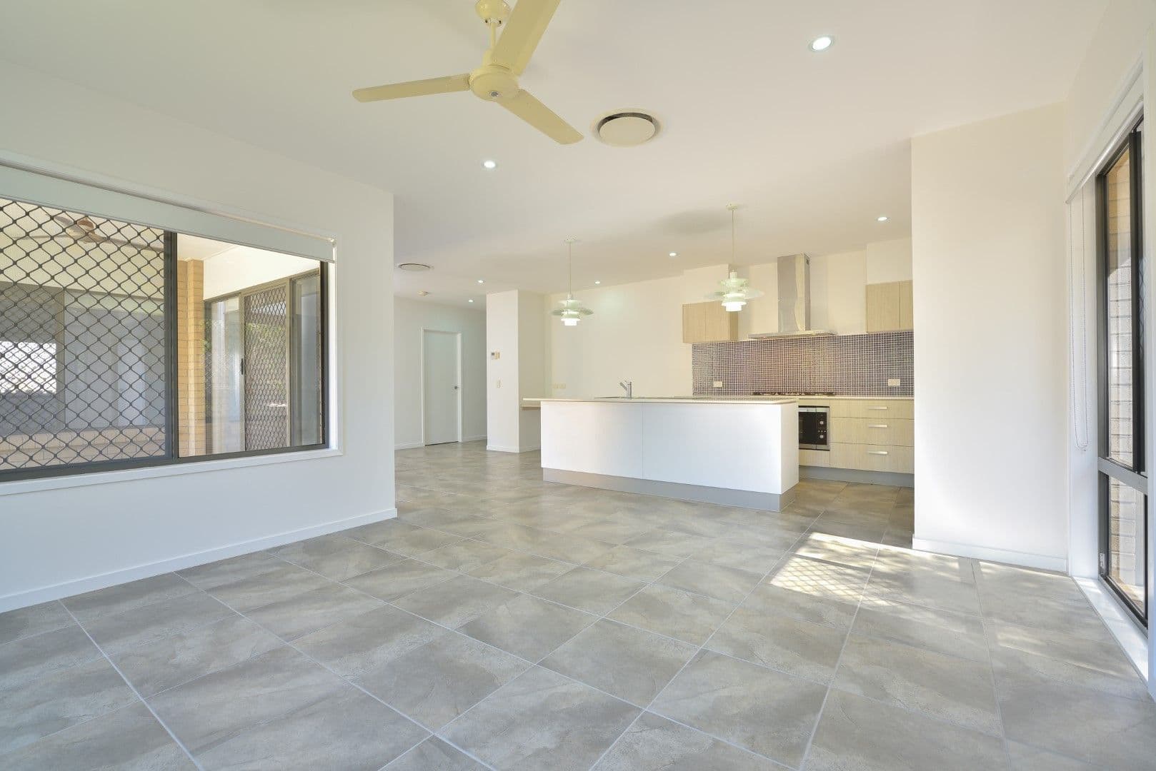 8 Florey Place, Kirkwood QLD 4680, Kirkwood - Thumbnail 3