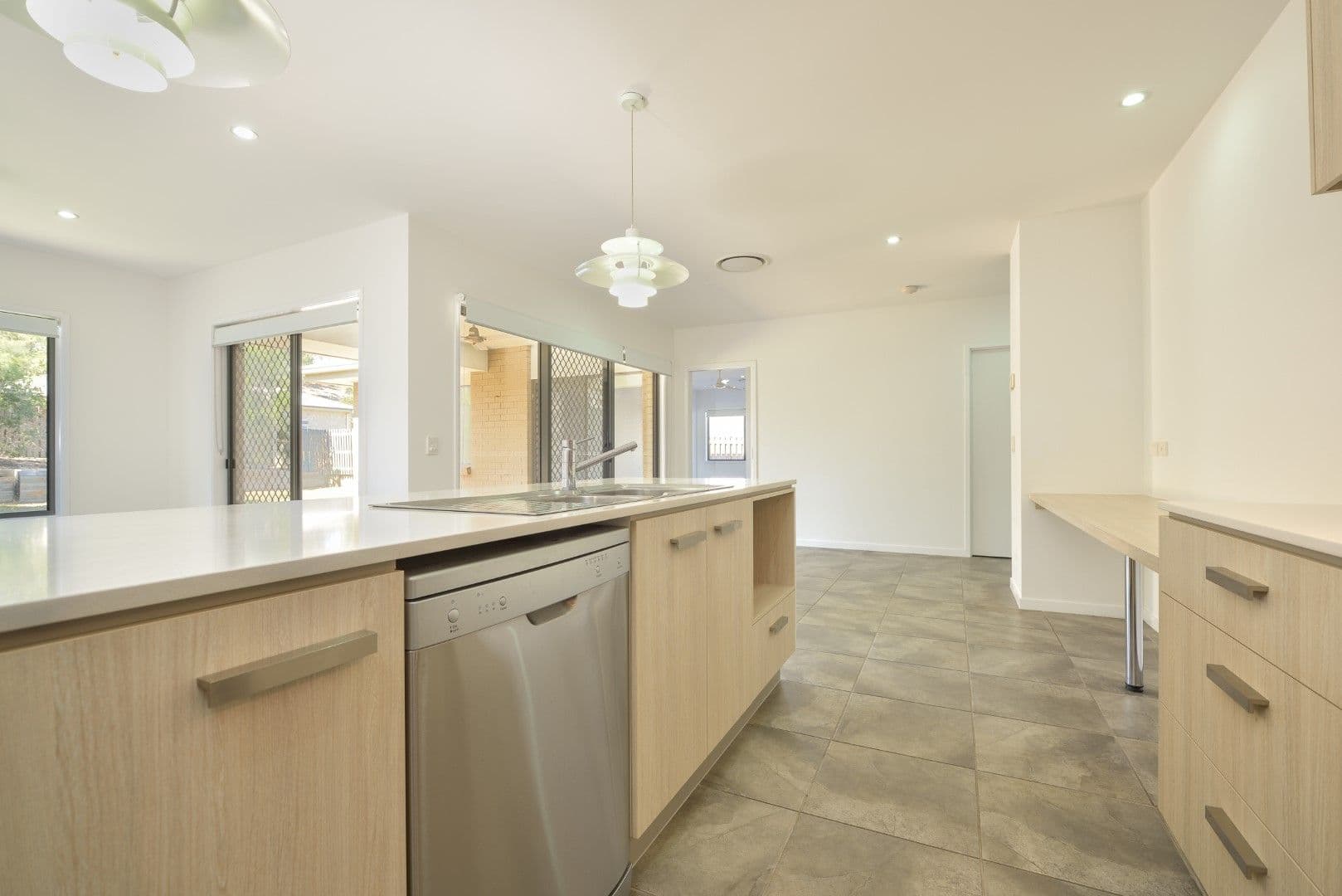 8 Florey Place, Kirkwood QLD 4680, Kirkwood - Thumbnail 6