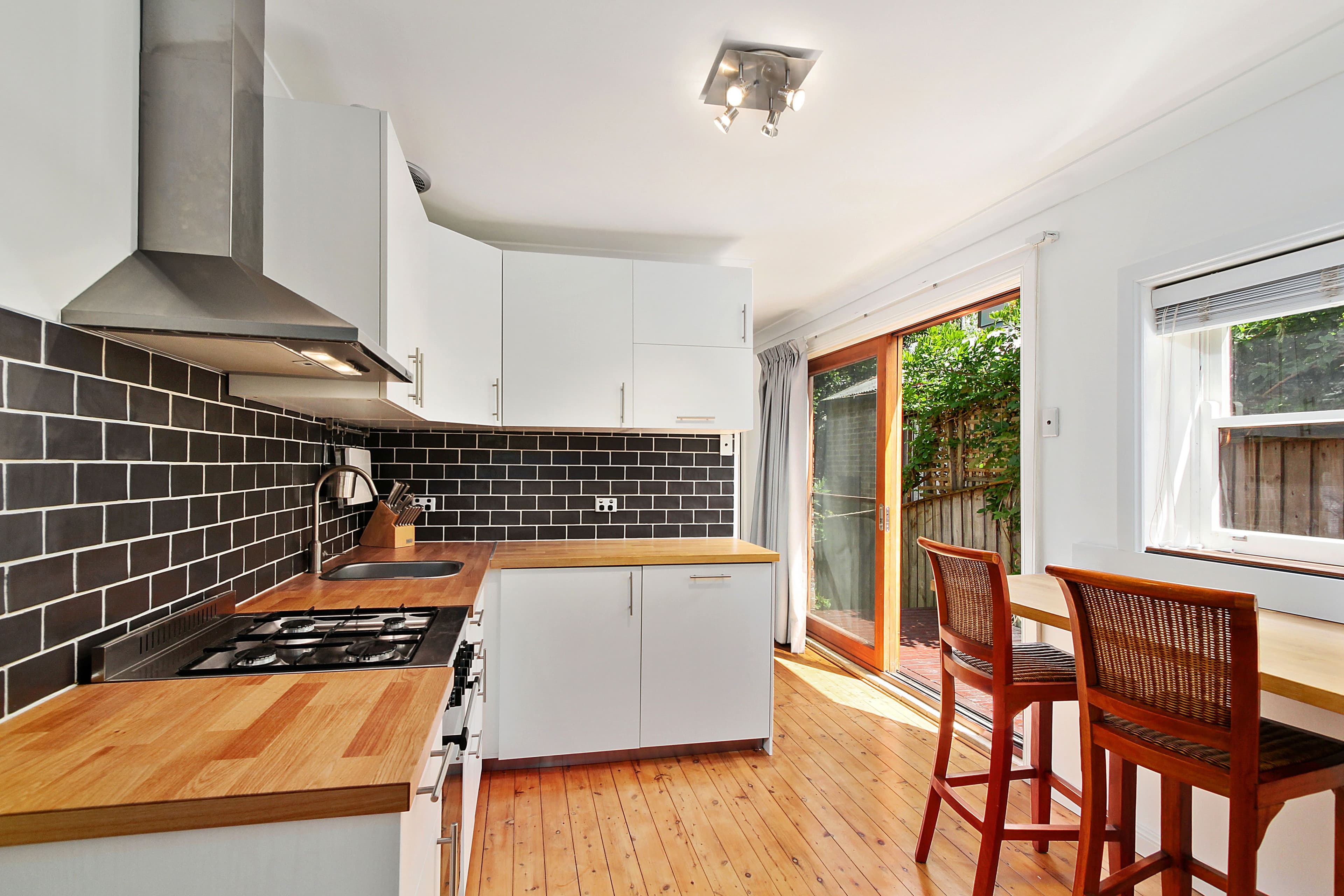 10 Burns Street, Petersham - Thumbnail 3
