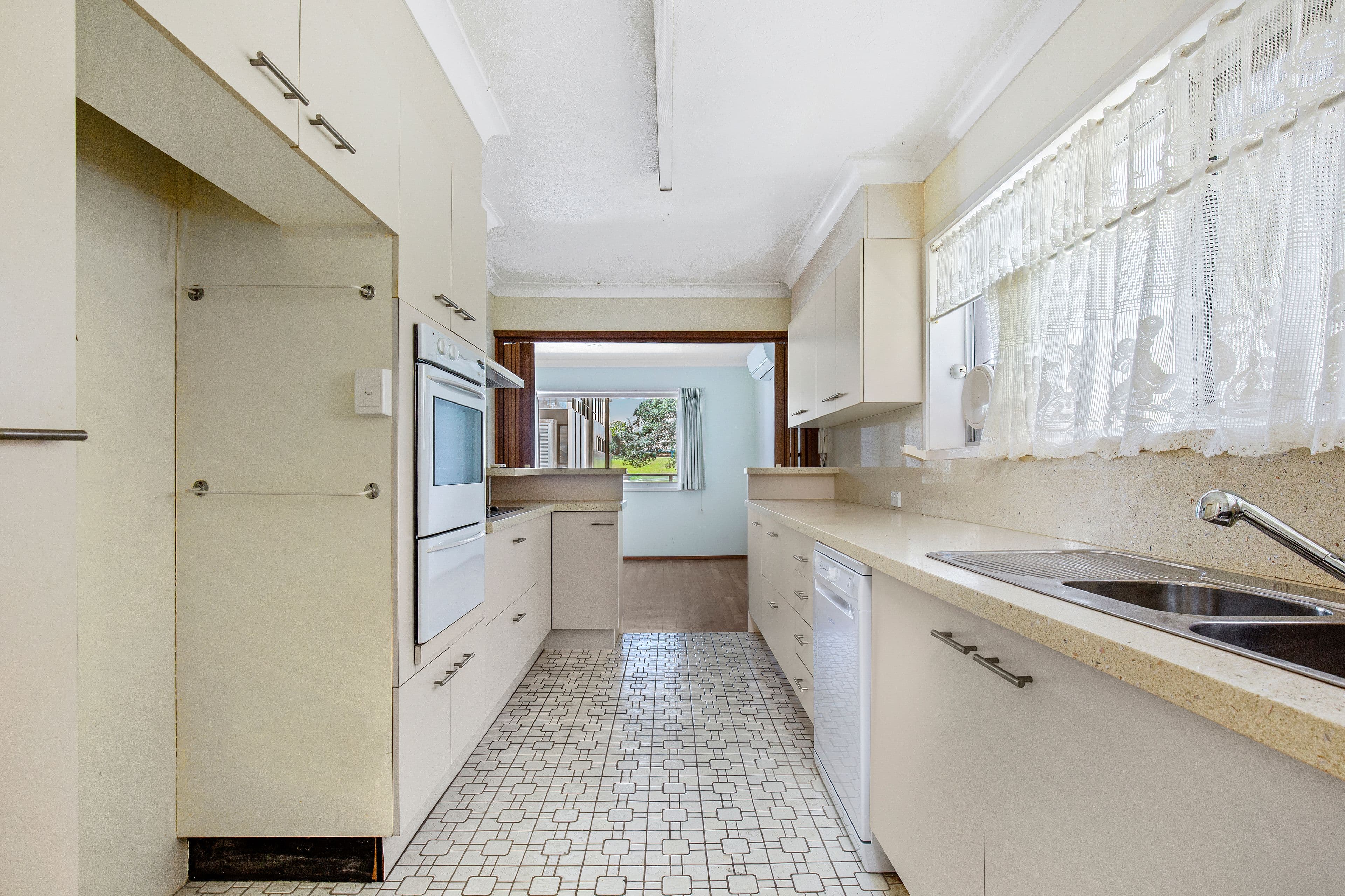 24 Brakes Crescent, Miami QLD 4220, Miami - Thumbnail 5