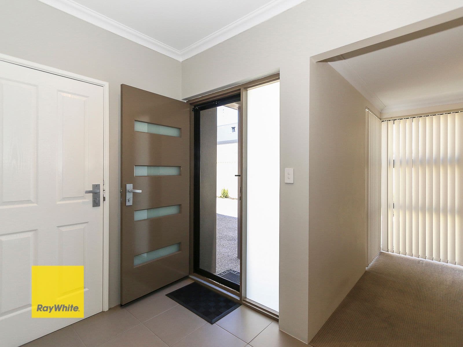2 Dana Way, Madeley WA 6065, Madeley - Thumbnail 2