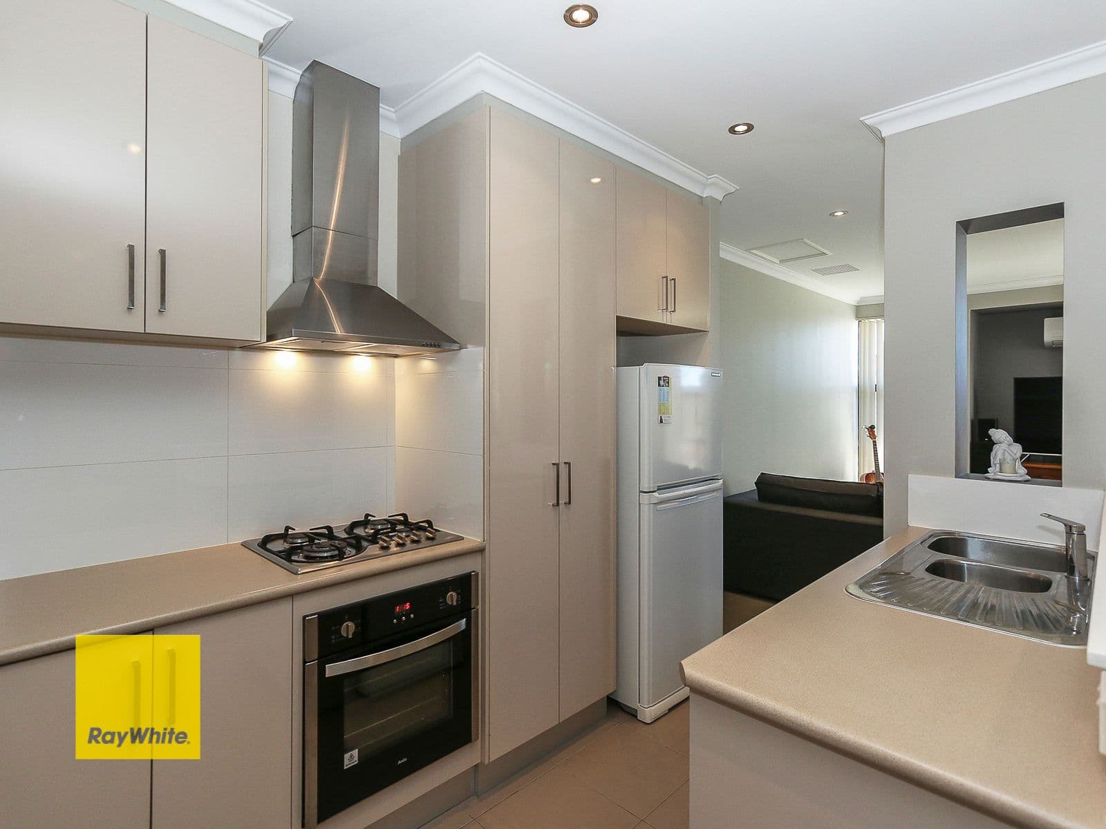 2 Dana Way, Madeley WA 6065, Madeley - Thumbnail 6