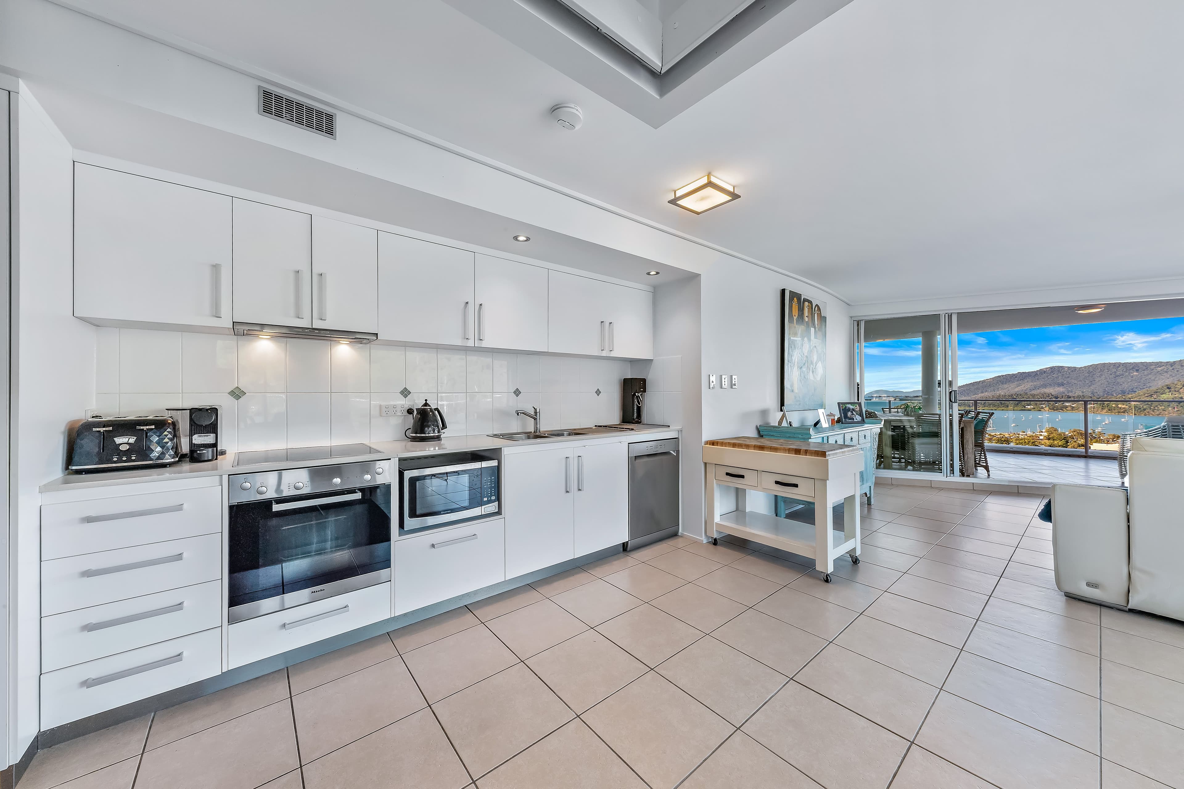 18 Seaview Drive, AIRLIE BEACH QLD 4802, Airlie Beach - Thumbnail 8