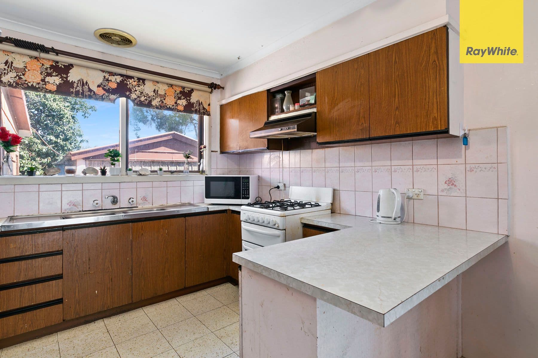 33 Erindale Avenue, Deer Park VIC 3023, Deer Park - Thumbnail 4